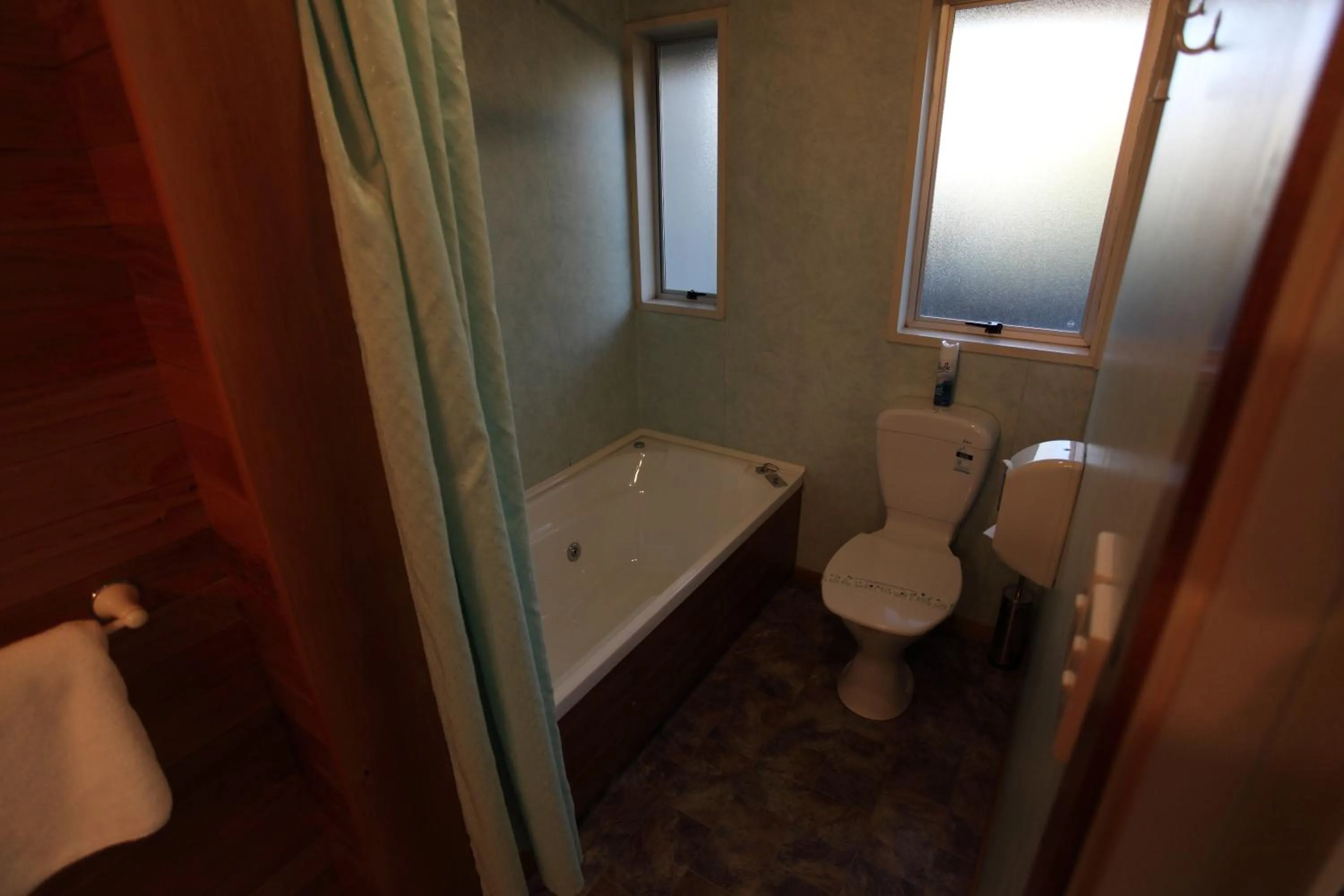 Bathroom in Aspen on King