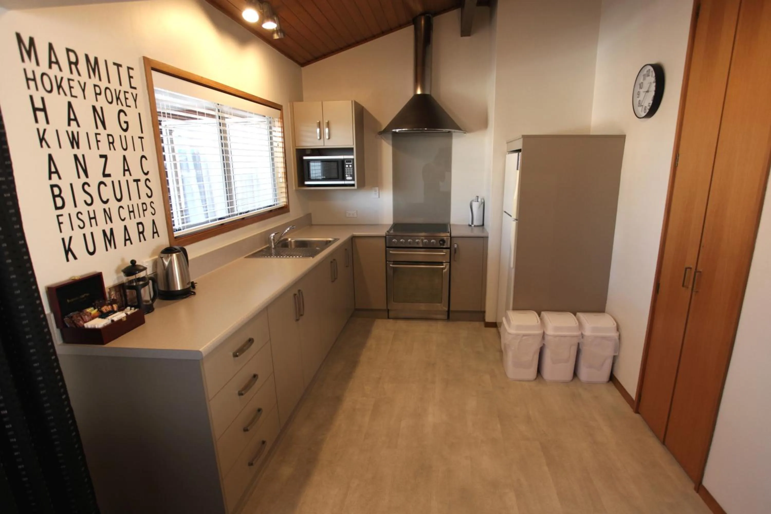 Kitchen or kitchenette in Aspen on King