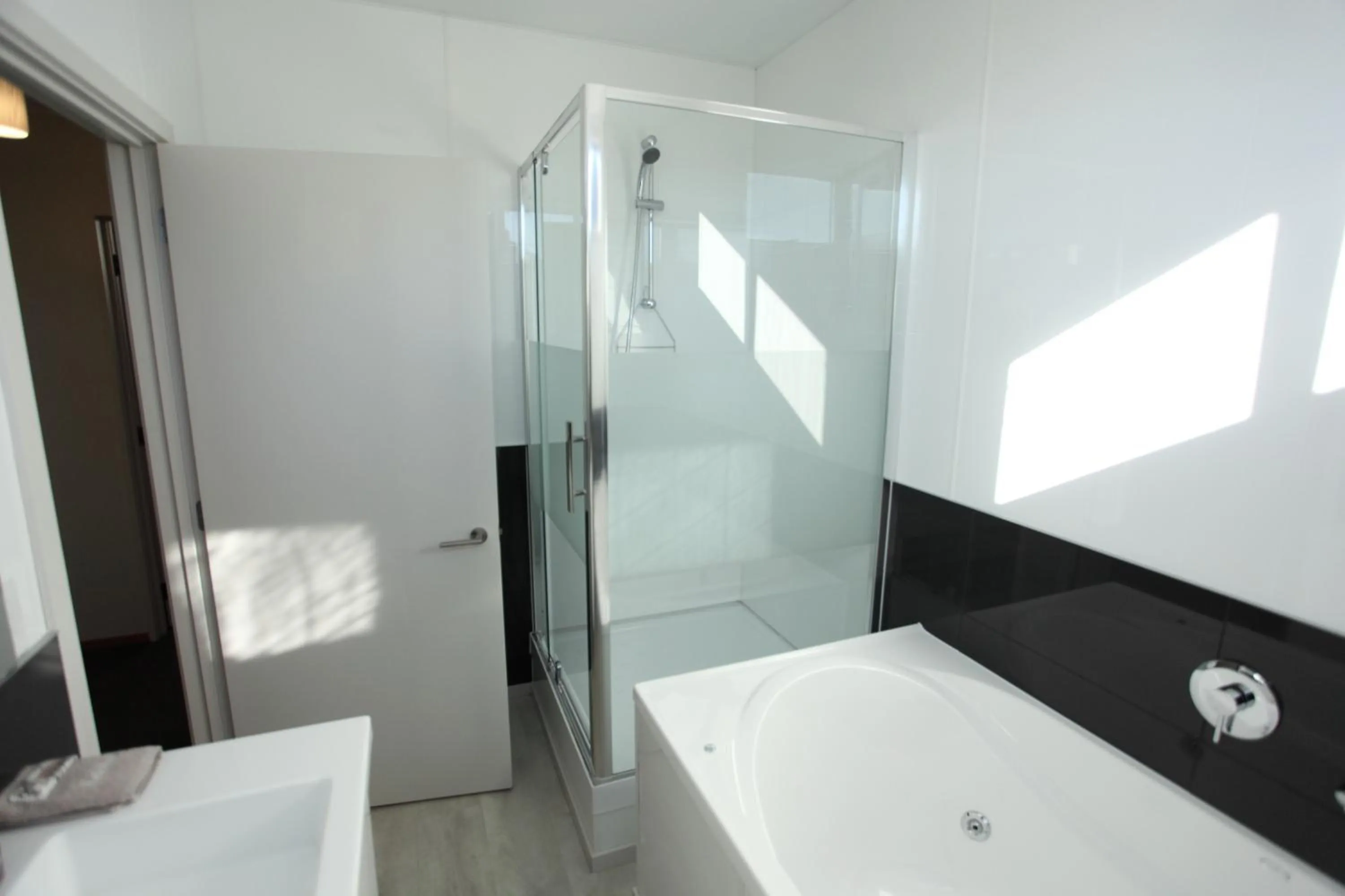 Bathroom in Aspen on King