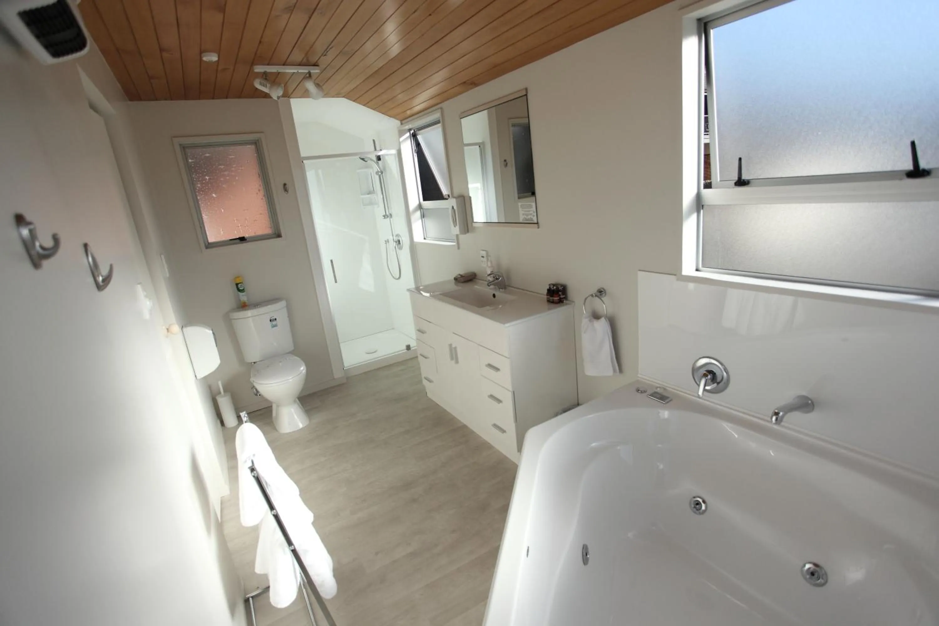 Bathroom in Aspen on King