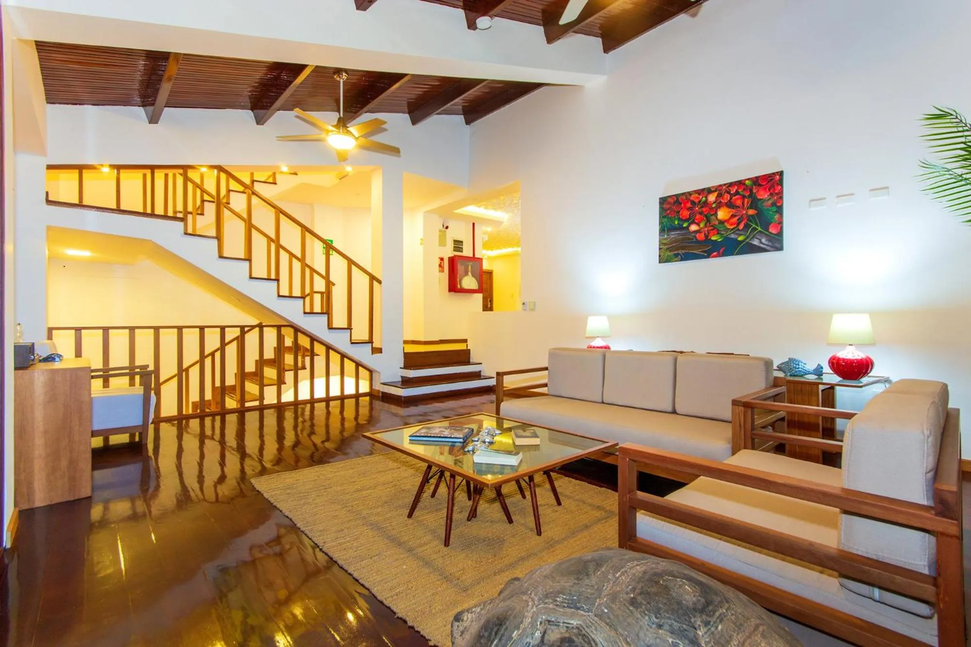 Communal lounge/ TV room in Hotel Acacia