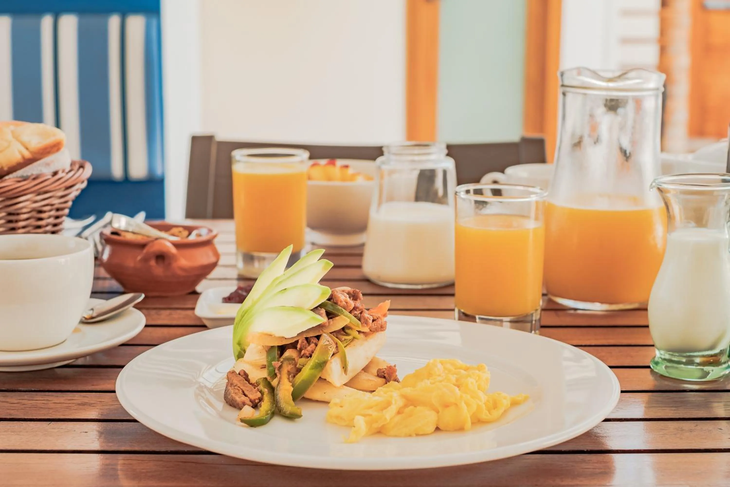 Food and drinks in Hotel Acacia