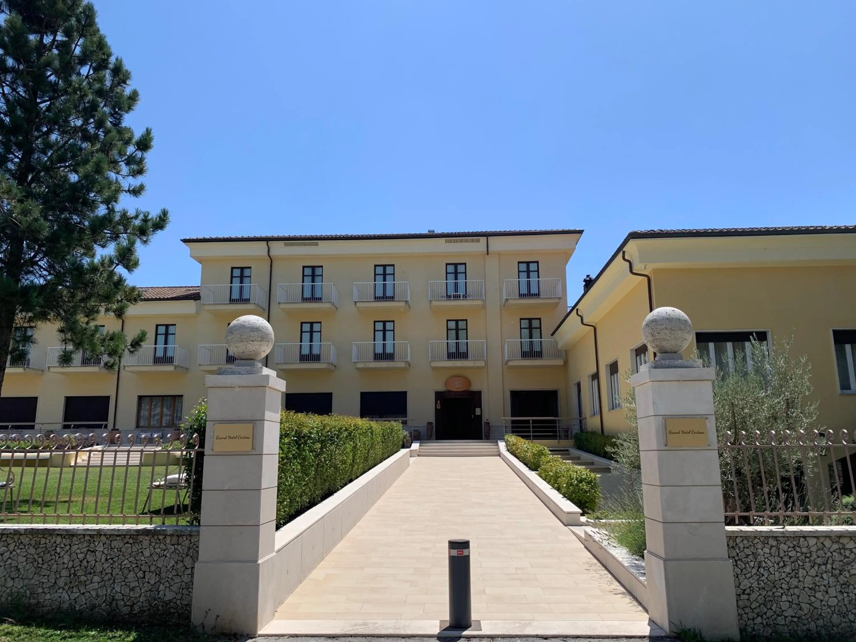 Facade/entrance in Hotel Certosa
