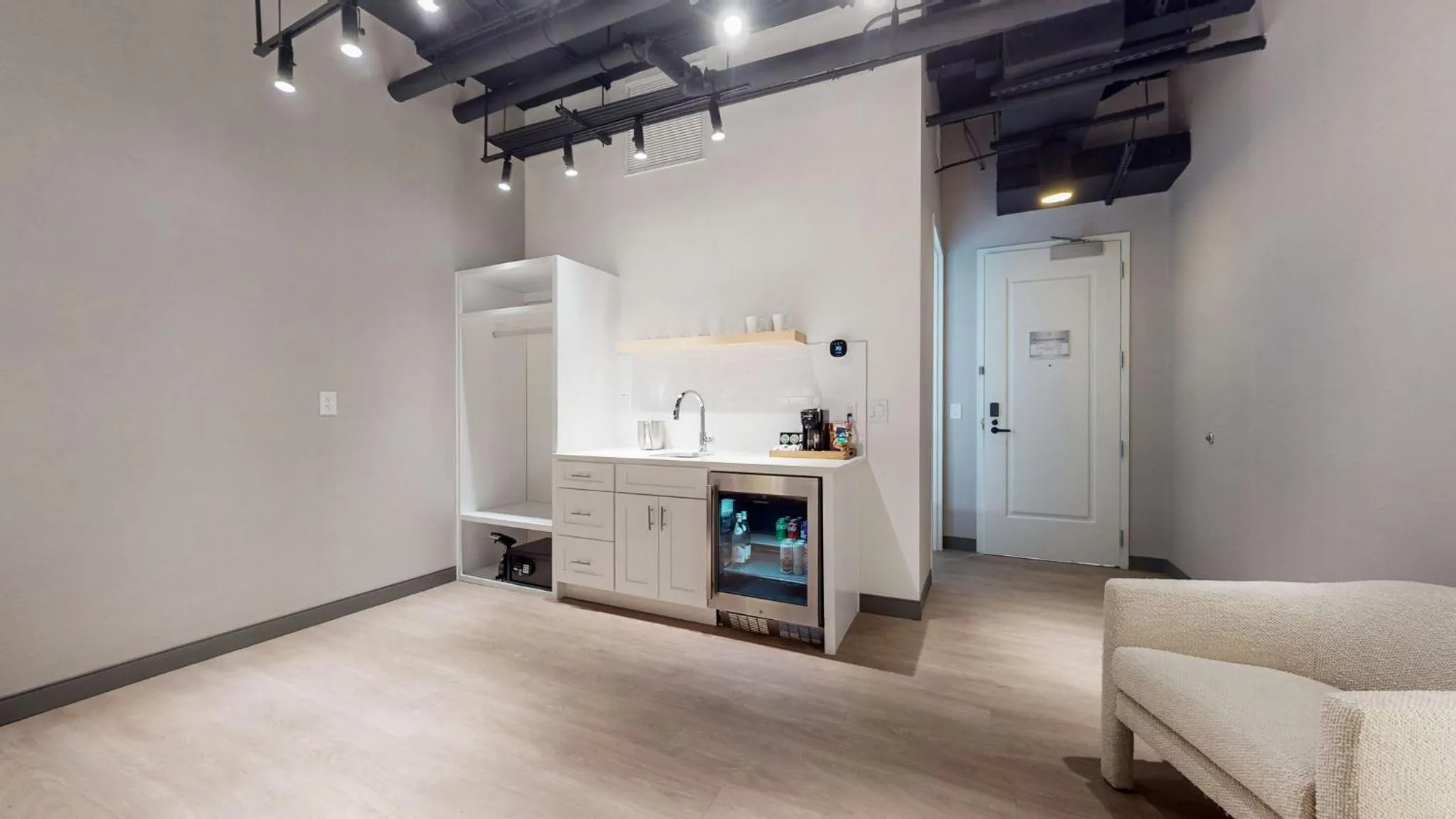 wardrobe in Studio 154 Hotel