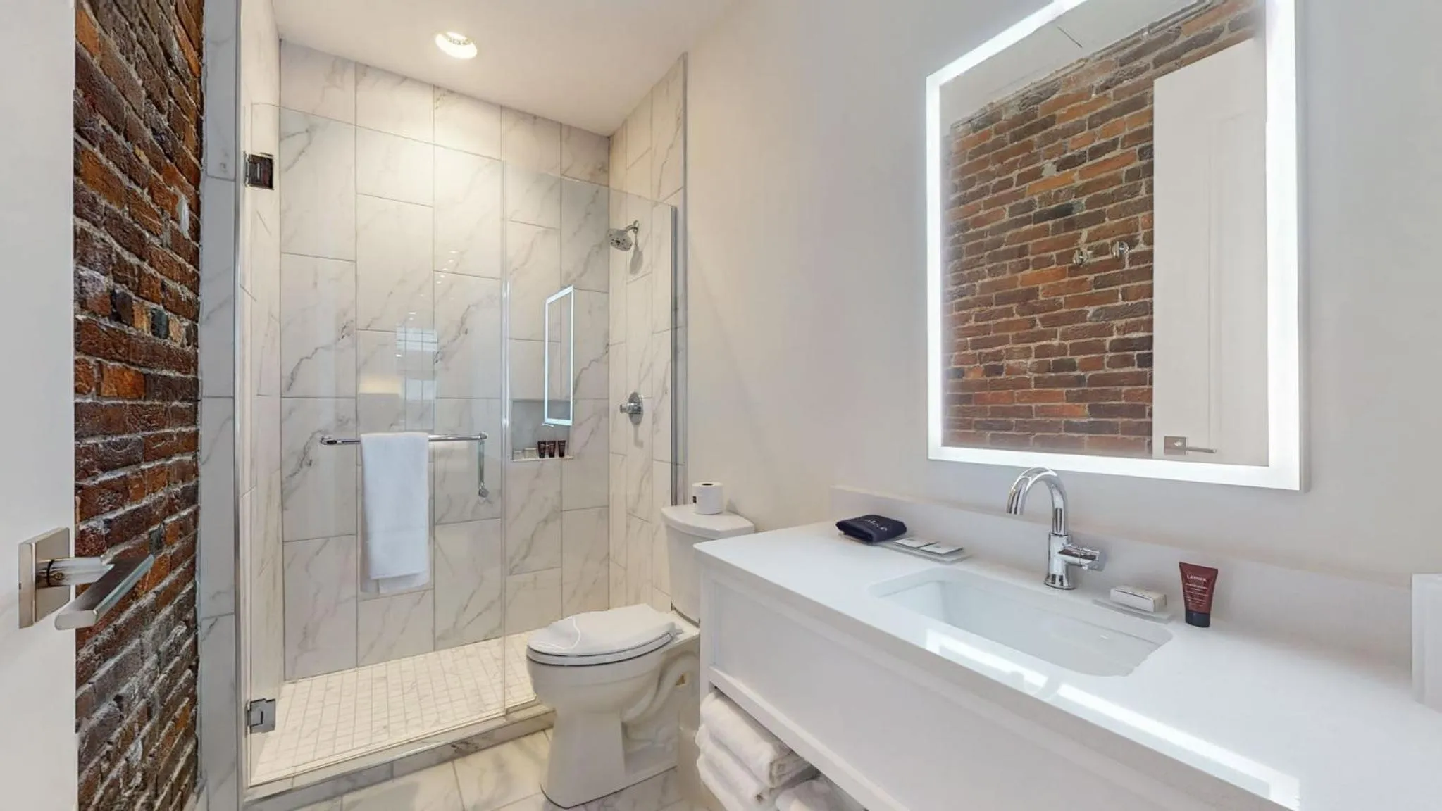 Bathroom in Studio 154 Hotel