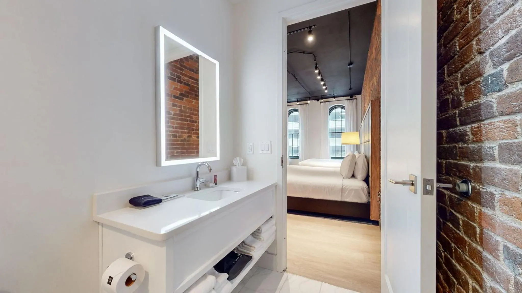 Bathroom, Bed in Studio 154 Hotel