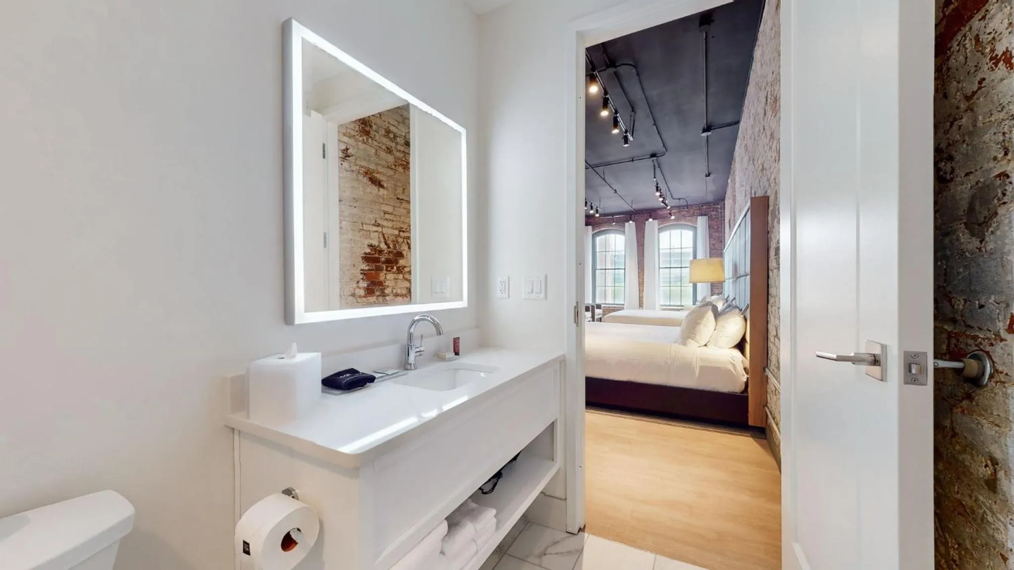 Bathroom, Bed in Studio 154 Hotel