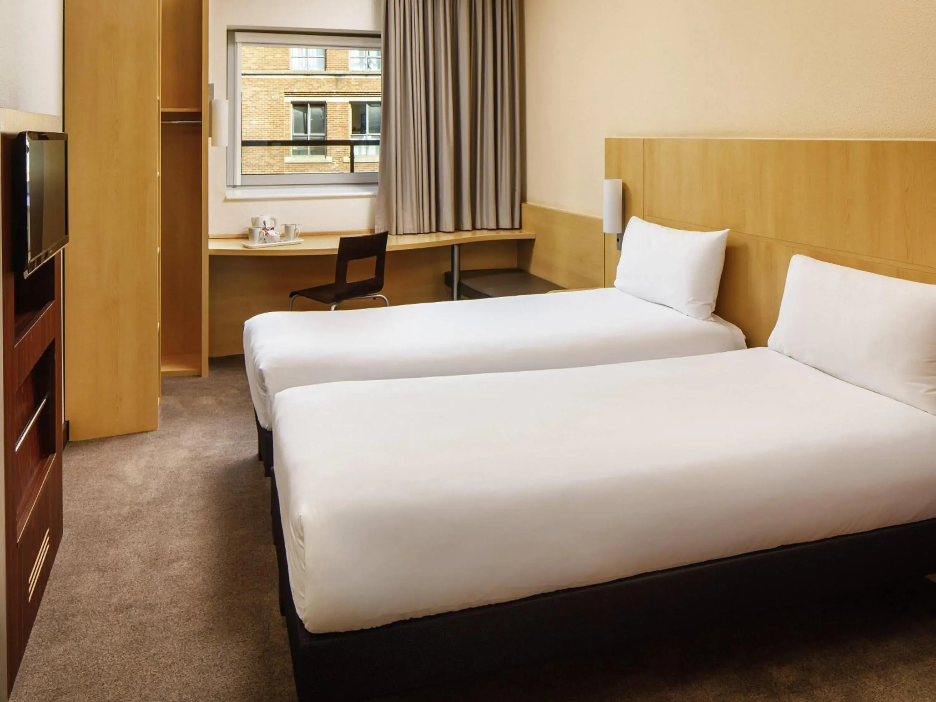 Bedroom, Bed in ibis Nottingham Centre Bedroom, Bed in ibis Nottingham Centre