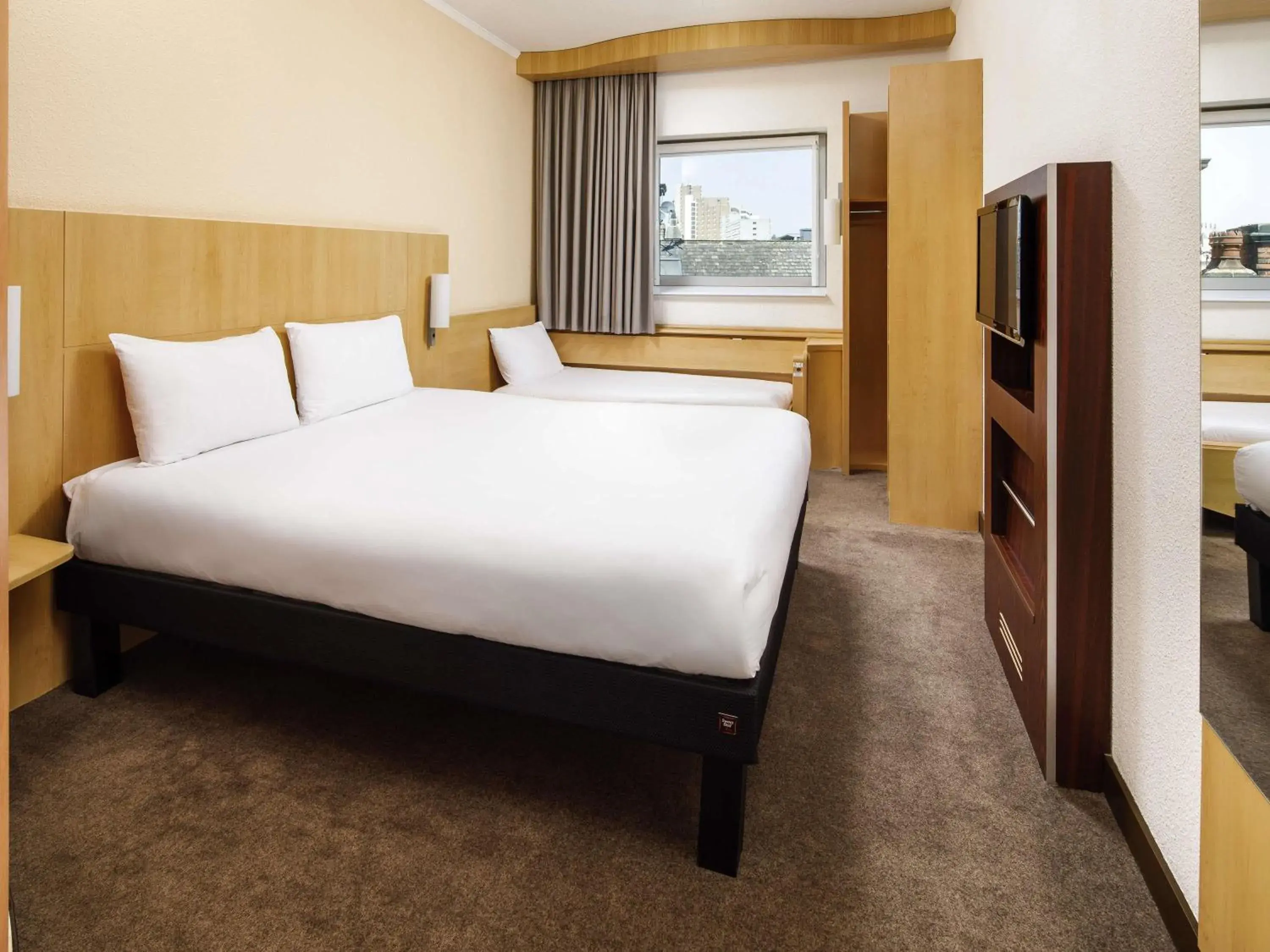 Bedroom, Bed in ibis Nottingham Centre Bedroom, Bed in ibis Nottingham Centre