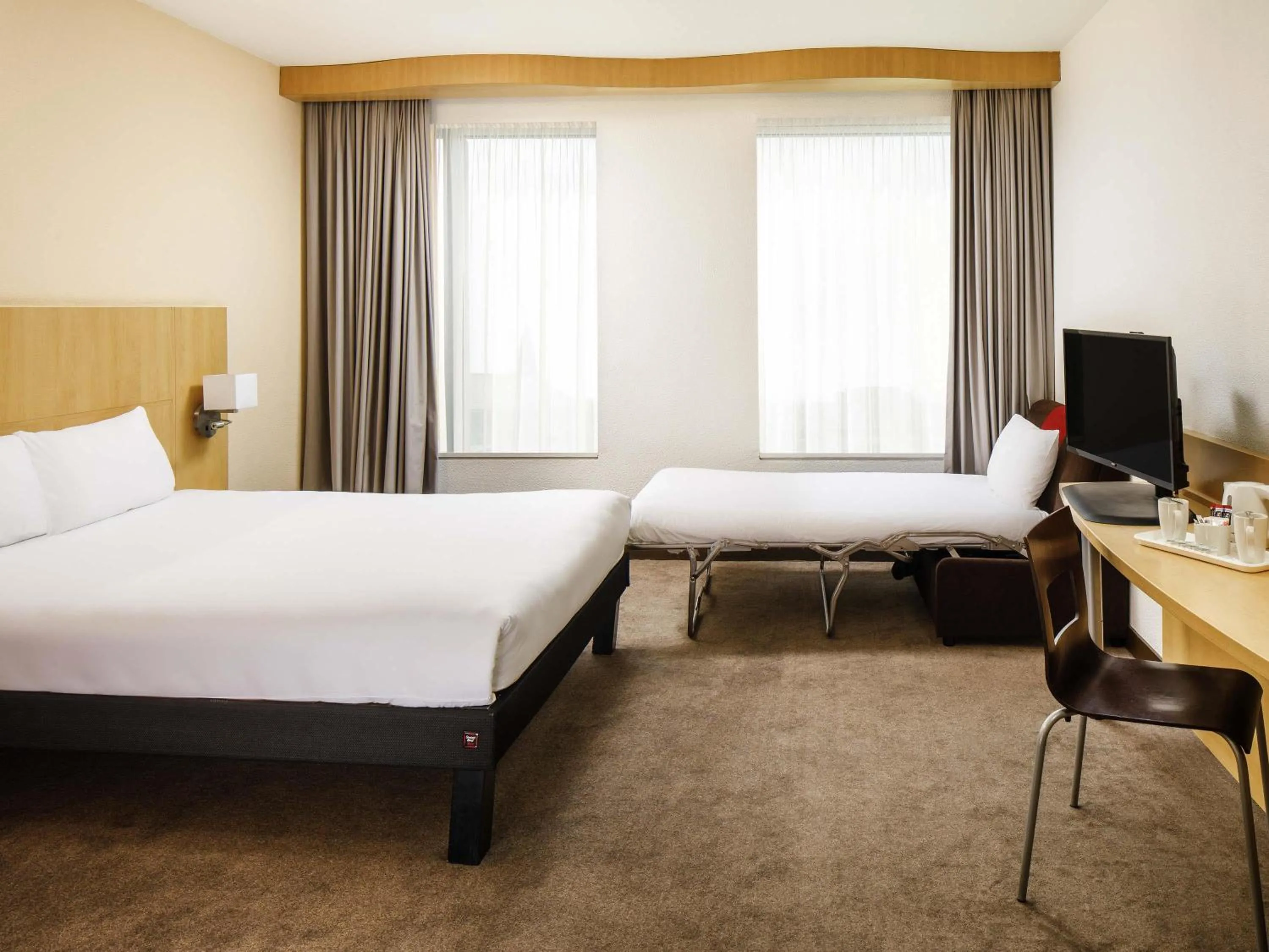 Bedroom, Bed in ibis Nottingham Centre