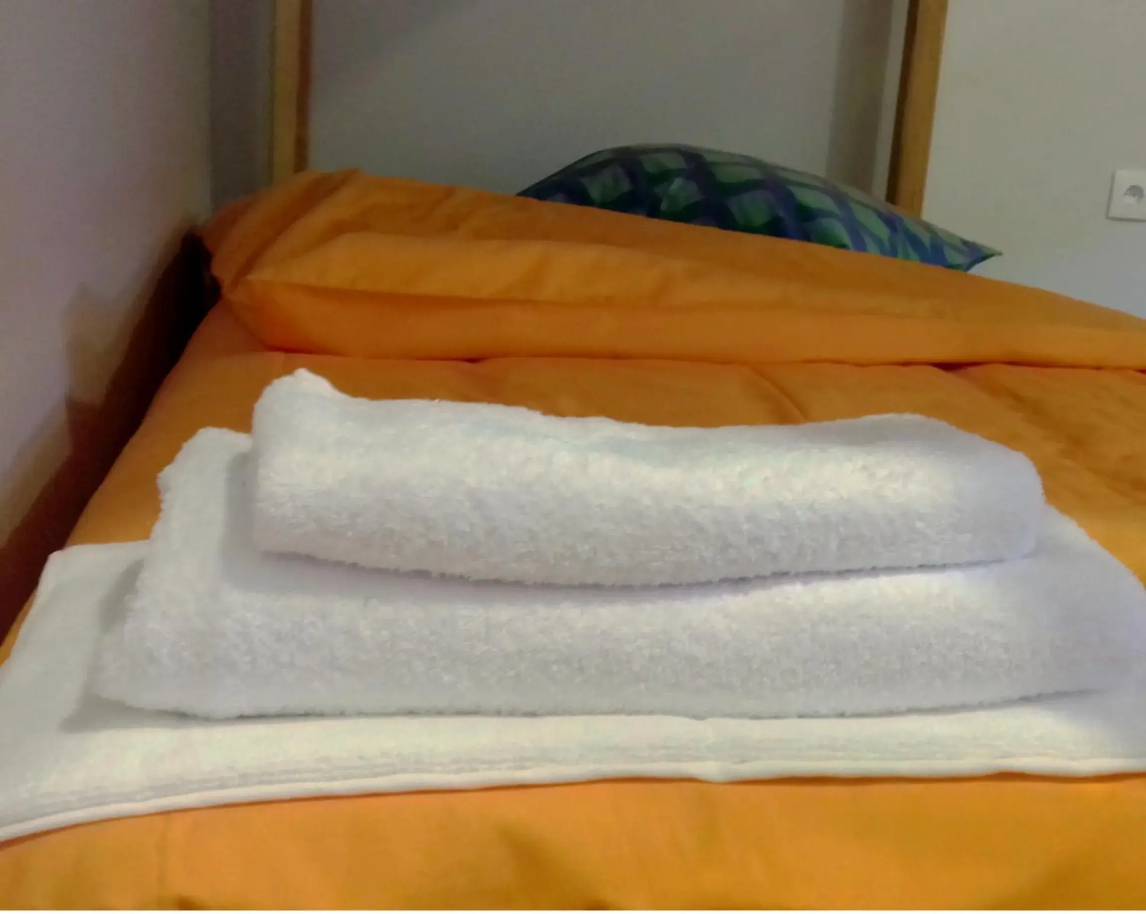 Family Room with Private Bathroom in Hostel Criativo do Sabugueiro Family Room with Private Bathroom in Hostel Criativo do Sabugueiro