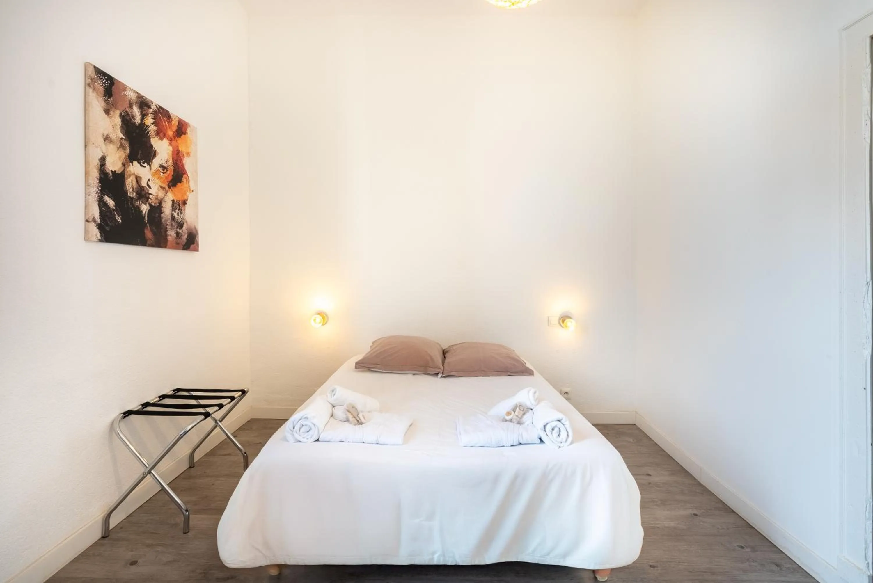 Bed in Château Fourclins Domaine privatif 15 personnes Parc & Bassin naturel Proche Toulouse