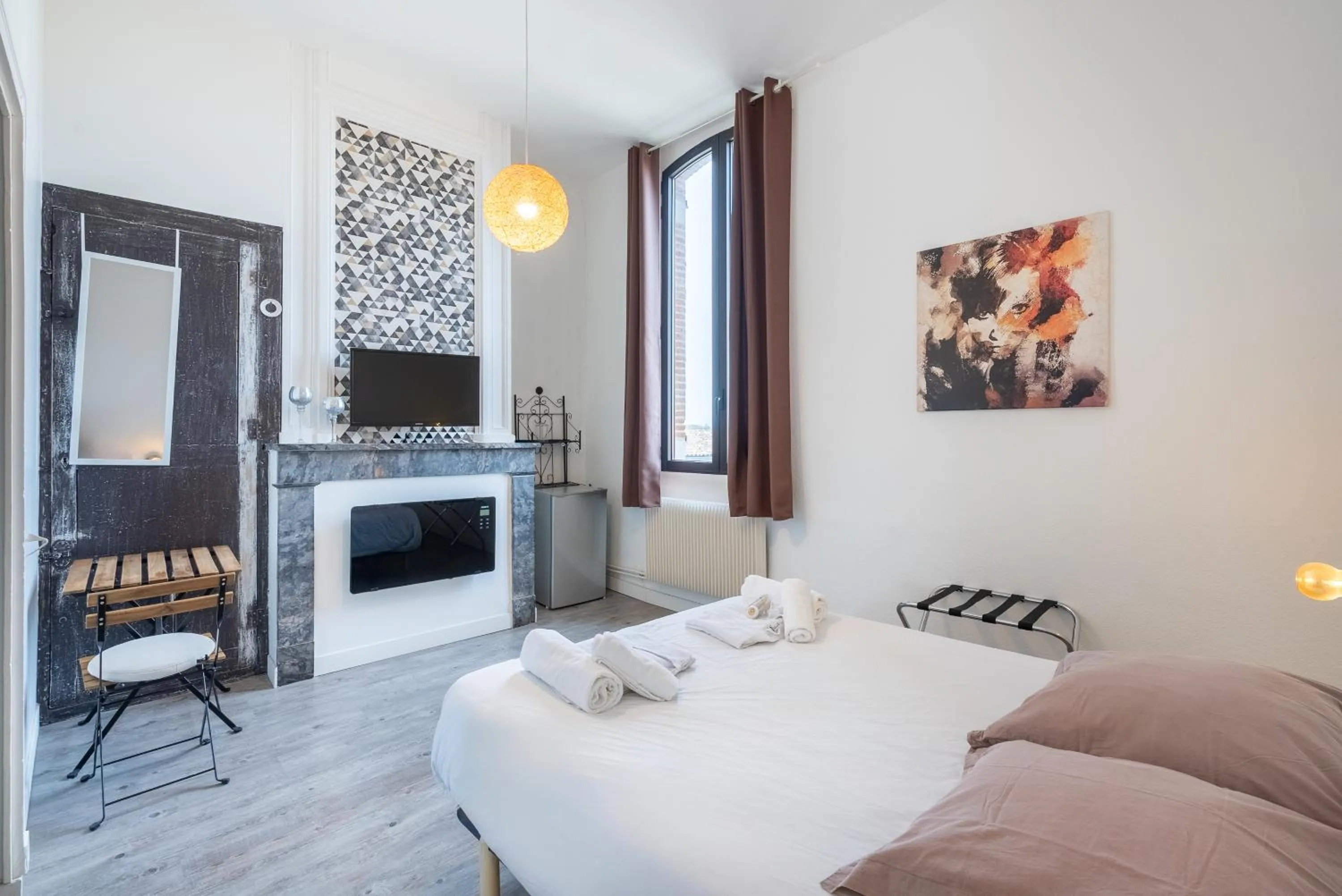 Bed in Château Fourclins Domaine privatif 15 personnes Parc & Bassin naturel Proche Toulouse