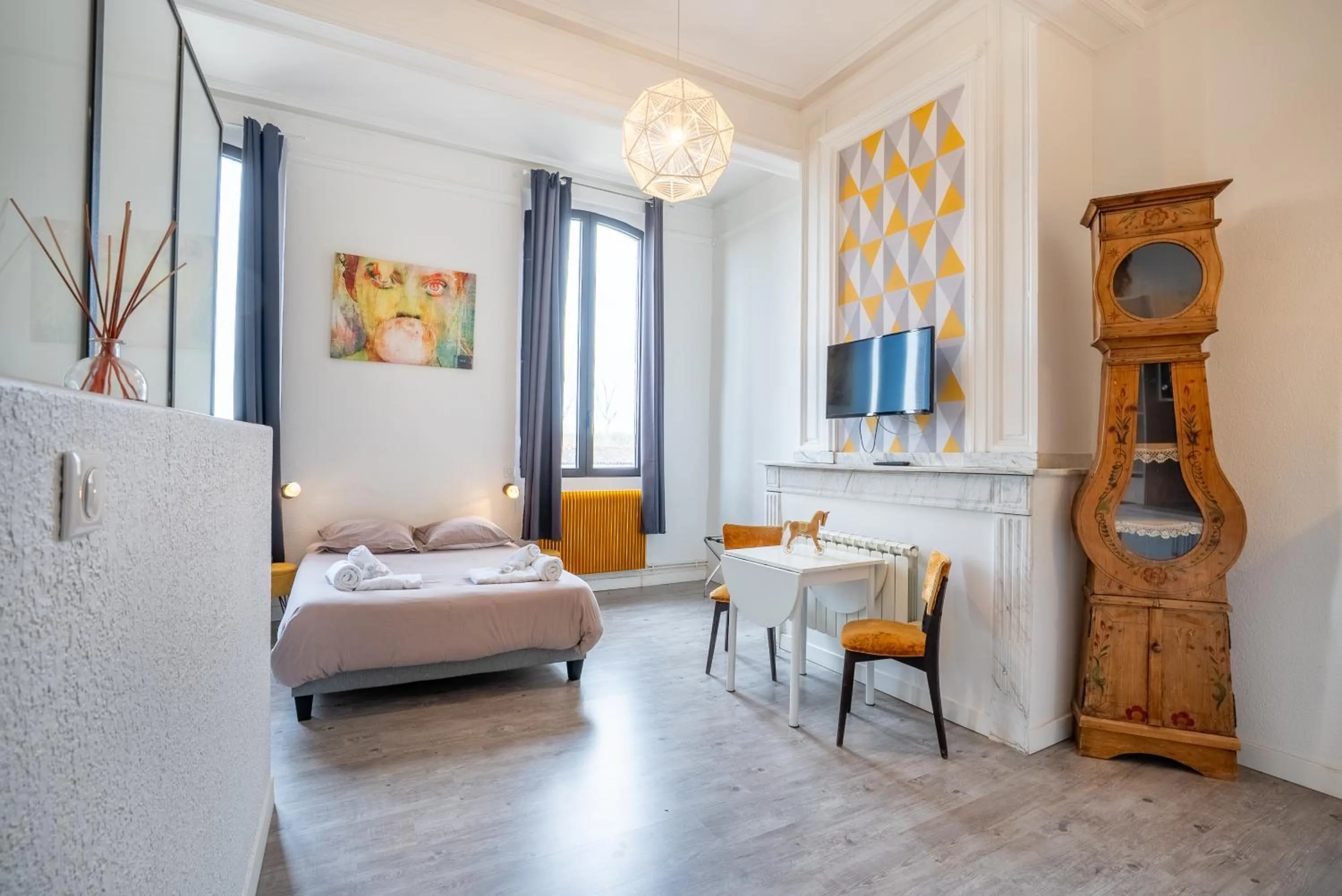 Bed in Château Fourclins Domaine privatif 15 personnes Parc & Bassin naturel Proche Toulouse