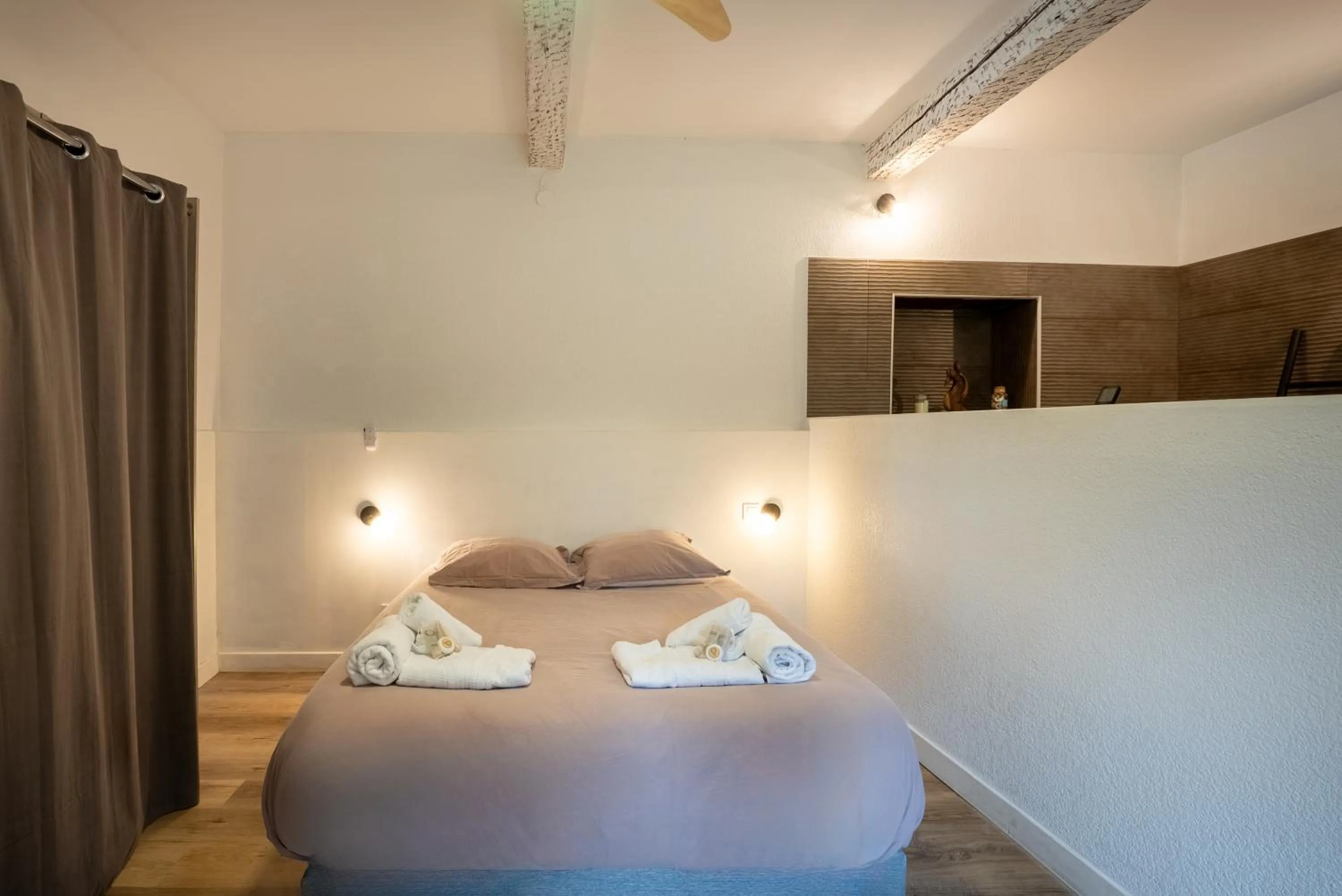 Bed in Château Fourclins Domaine privatif 15 personnes Parc & Bassin naturel Proche Toulouse