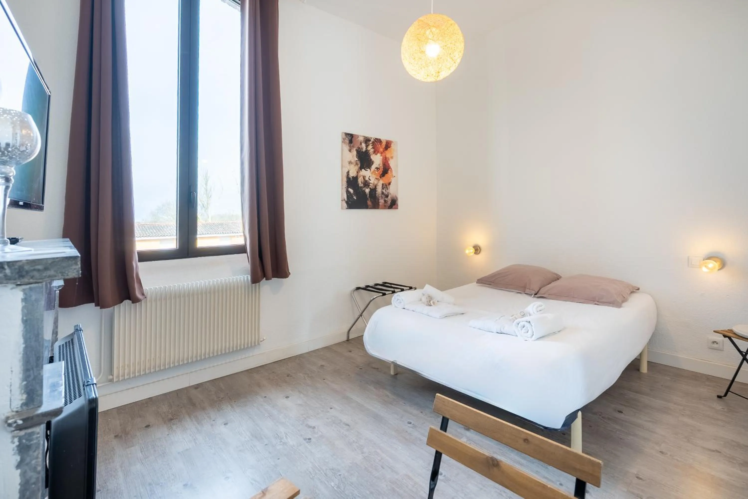 Bed in Château Fourclins Domaine privatif 15 personnes Parc & Bassin naturel Proche Toulouse