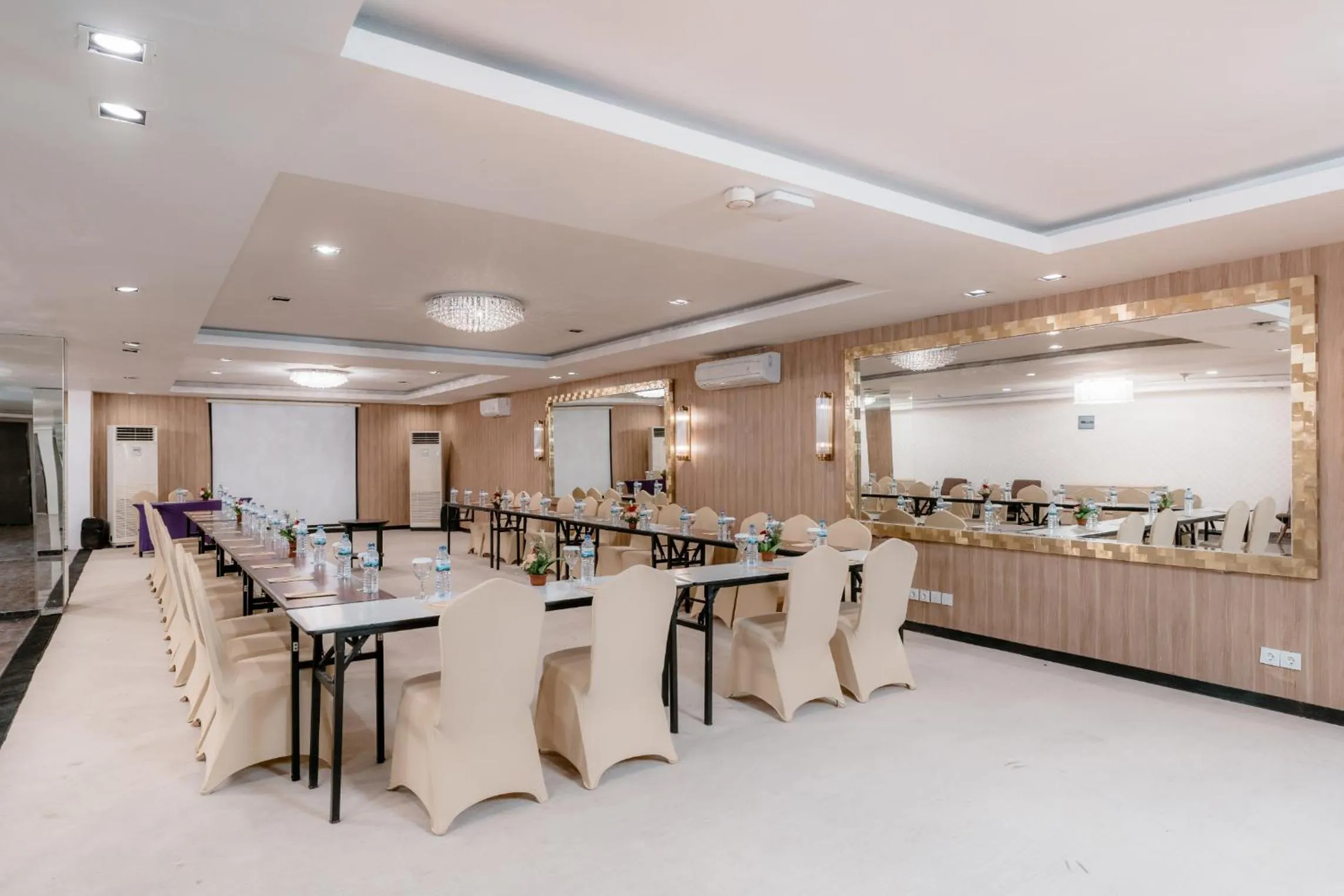 Business facilities in Amaroossa Suite Bali