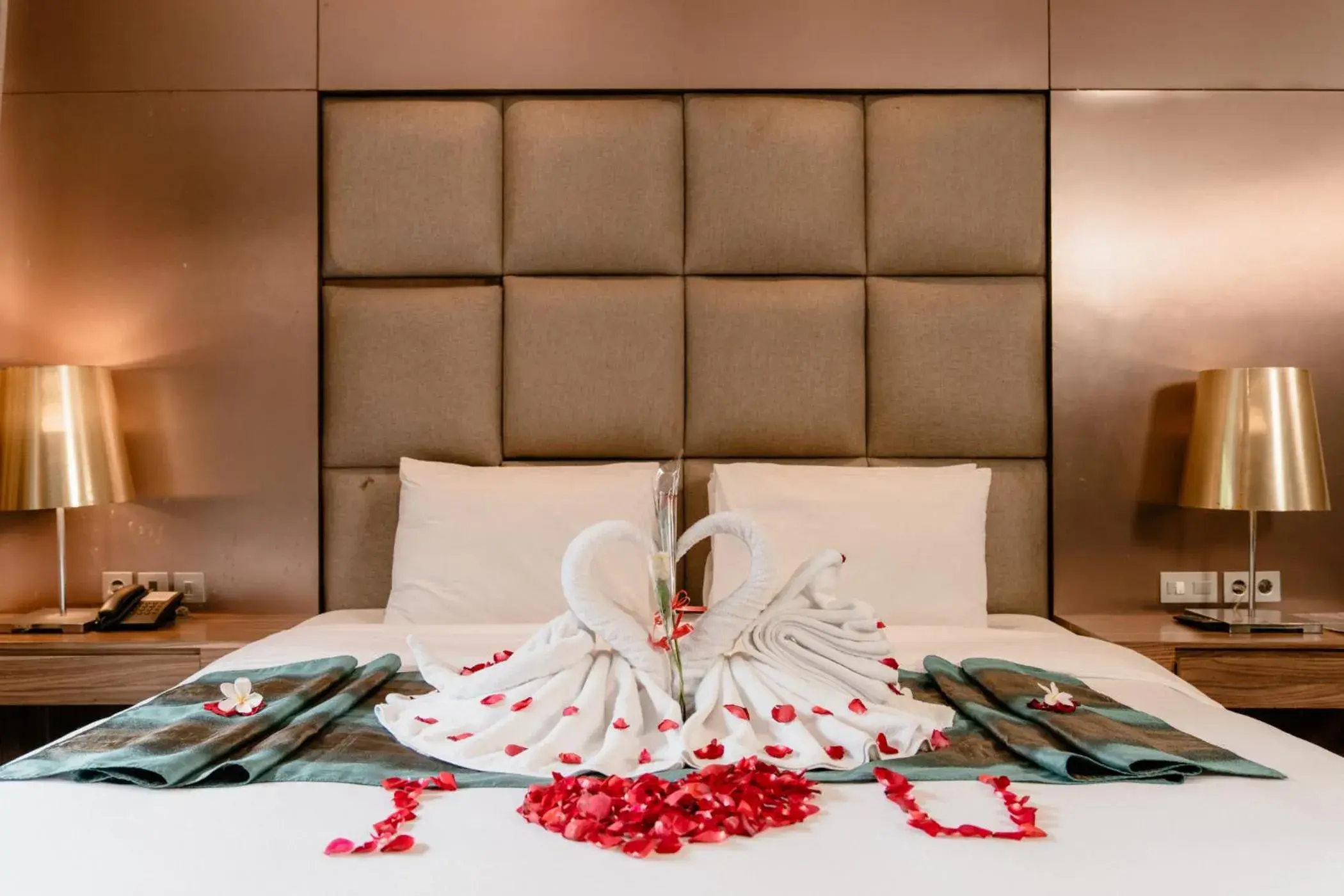 Decorative detail, Bed in Amaroossa Suite Bali Decorative detail, Bed in Amaroossa Suite Bali