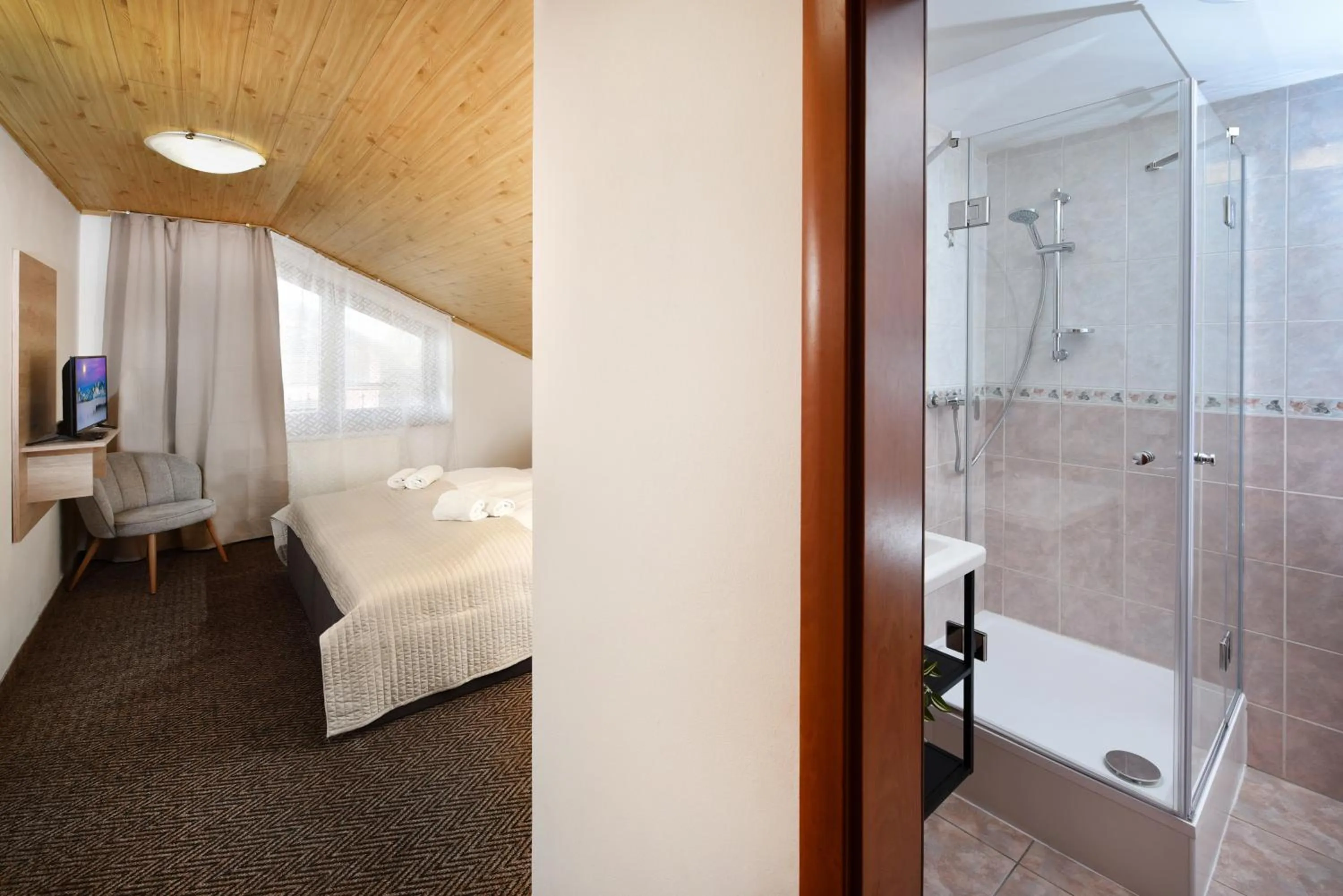 Bathroom, Bed in Vila Martina