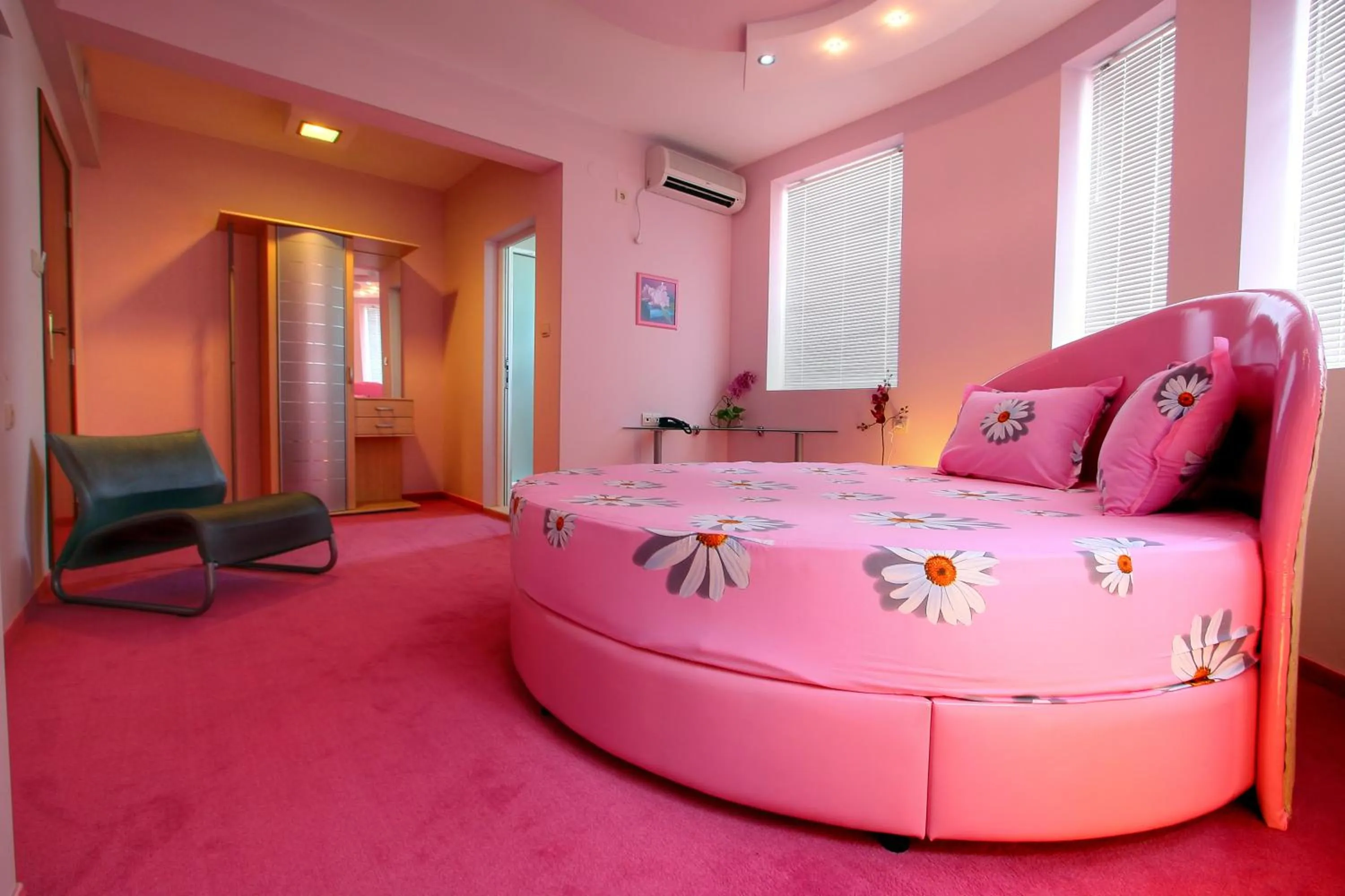 Photo of the whole room in Family Hotel Mania