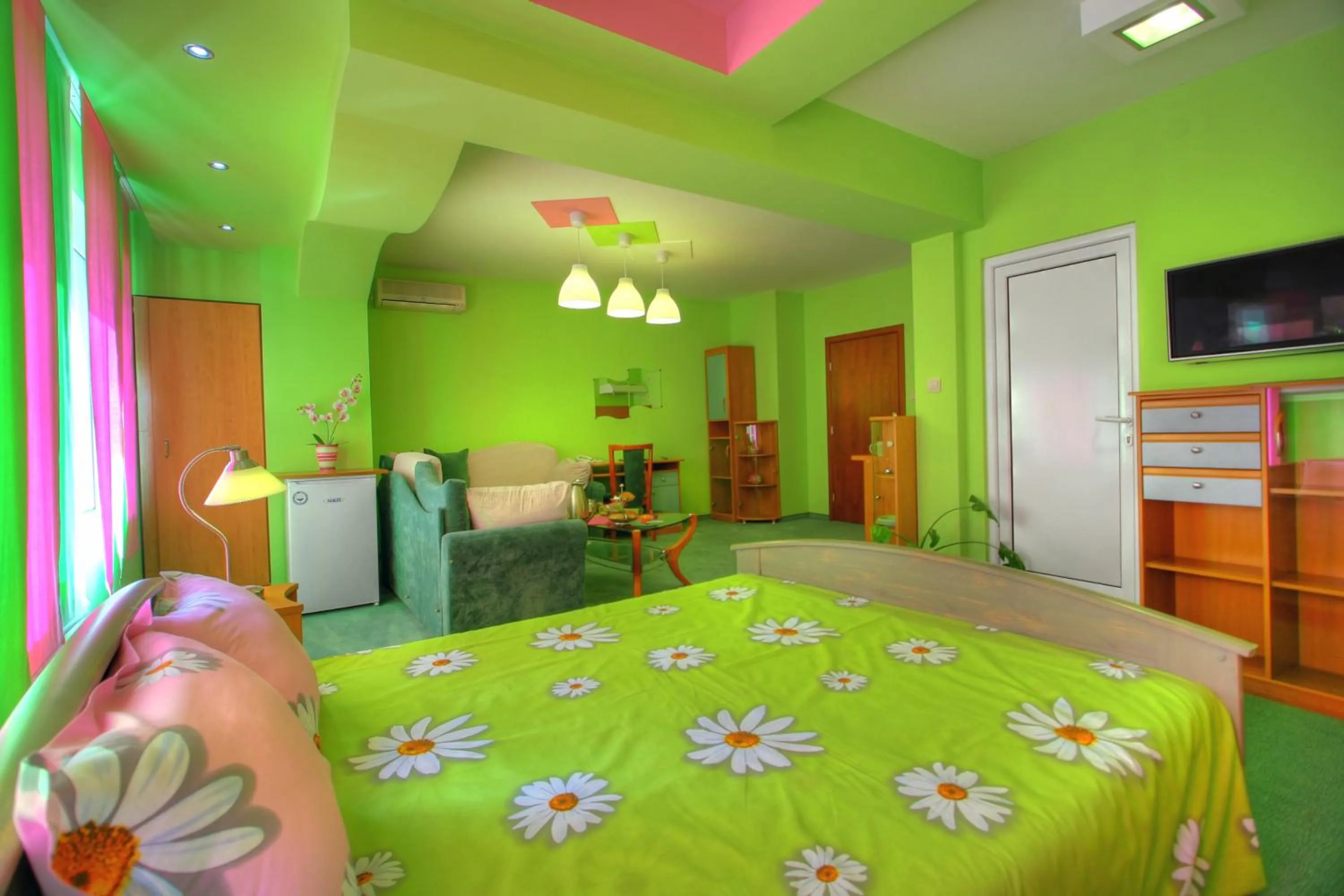 Photo of the whole room in Family Hotel Mania