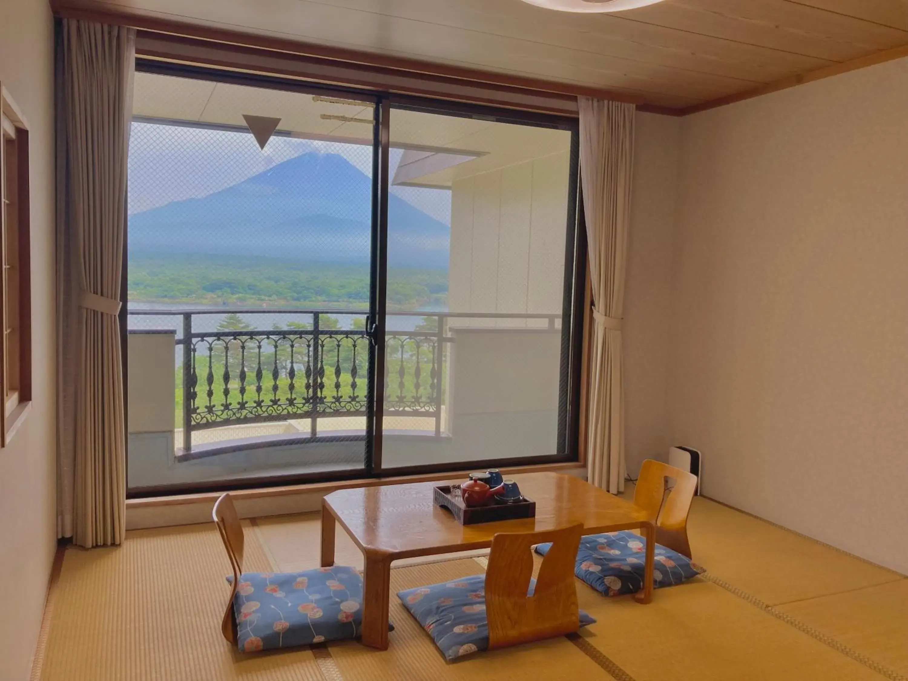 Family Room with Mountain View in Shoji Mount Hotel Family Room with Mountain View in Shoji Mount Hotel