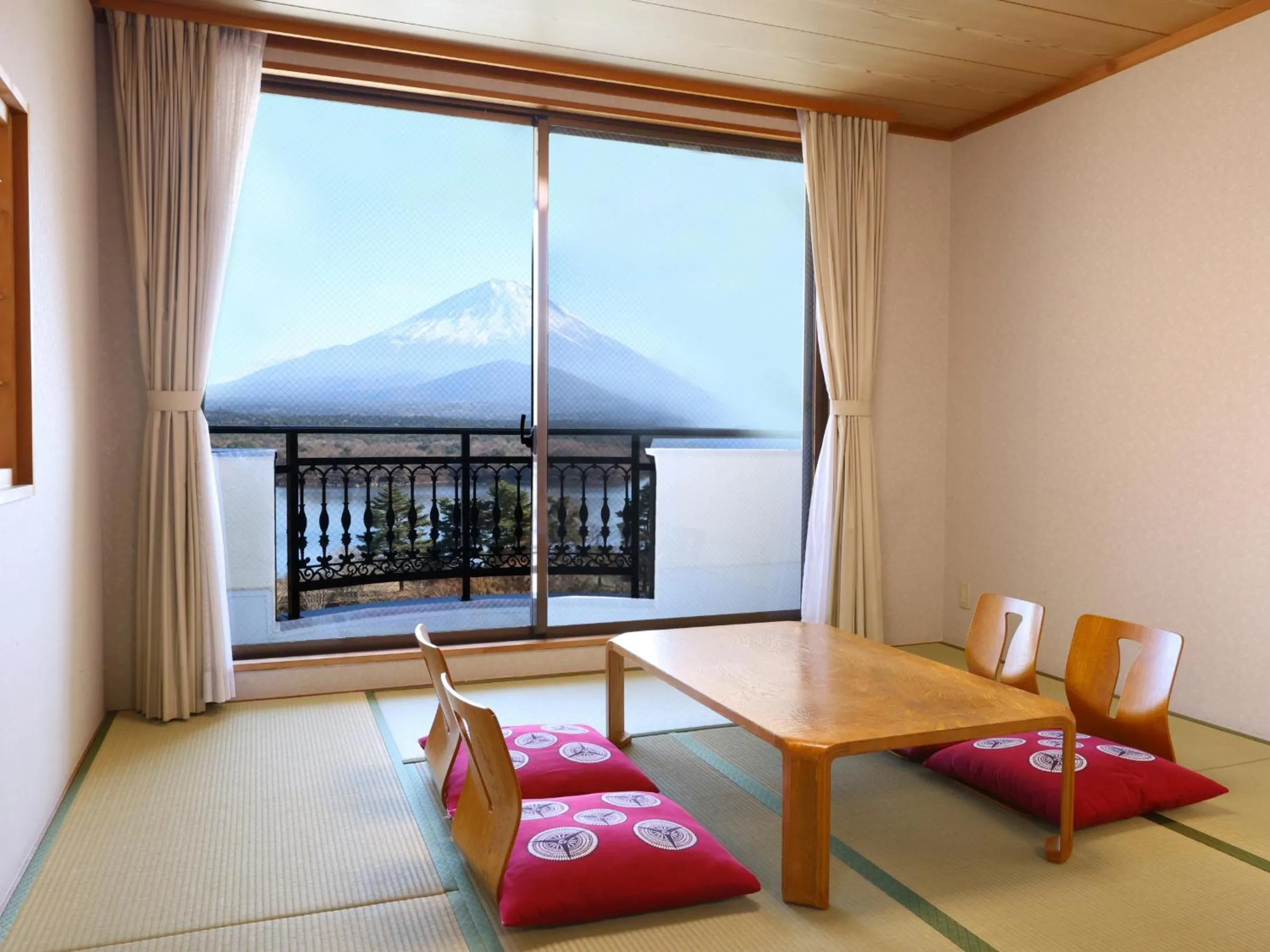 Photo of the whole room in Shoji Mount Hotel