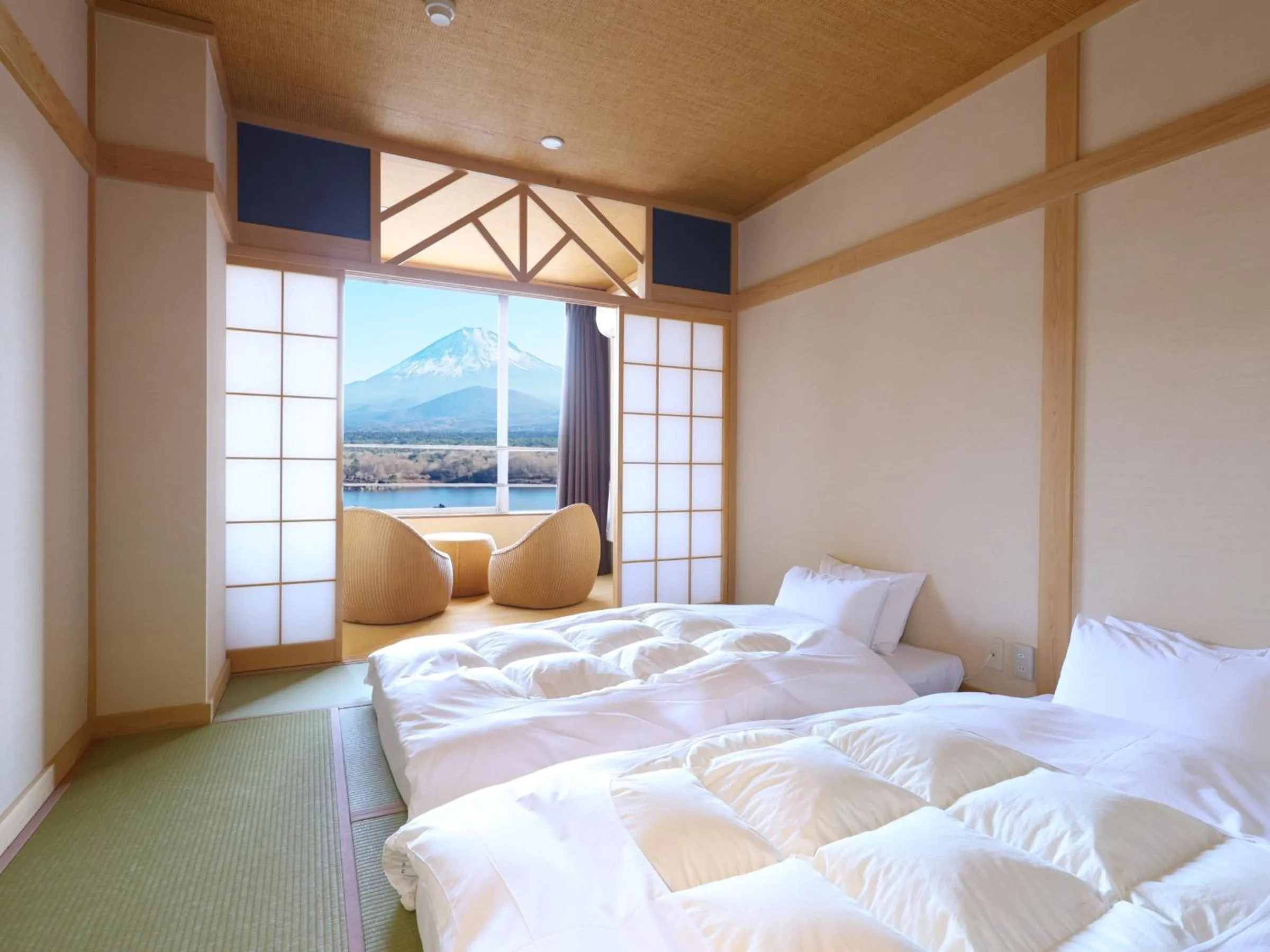 Photo of the whole room, Bed in Shoji Mount Hotel