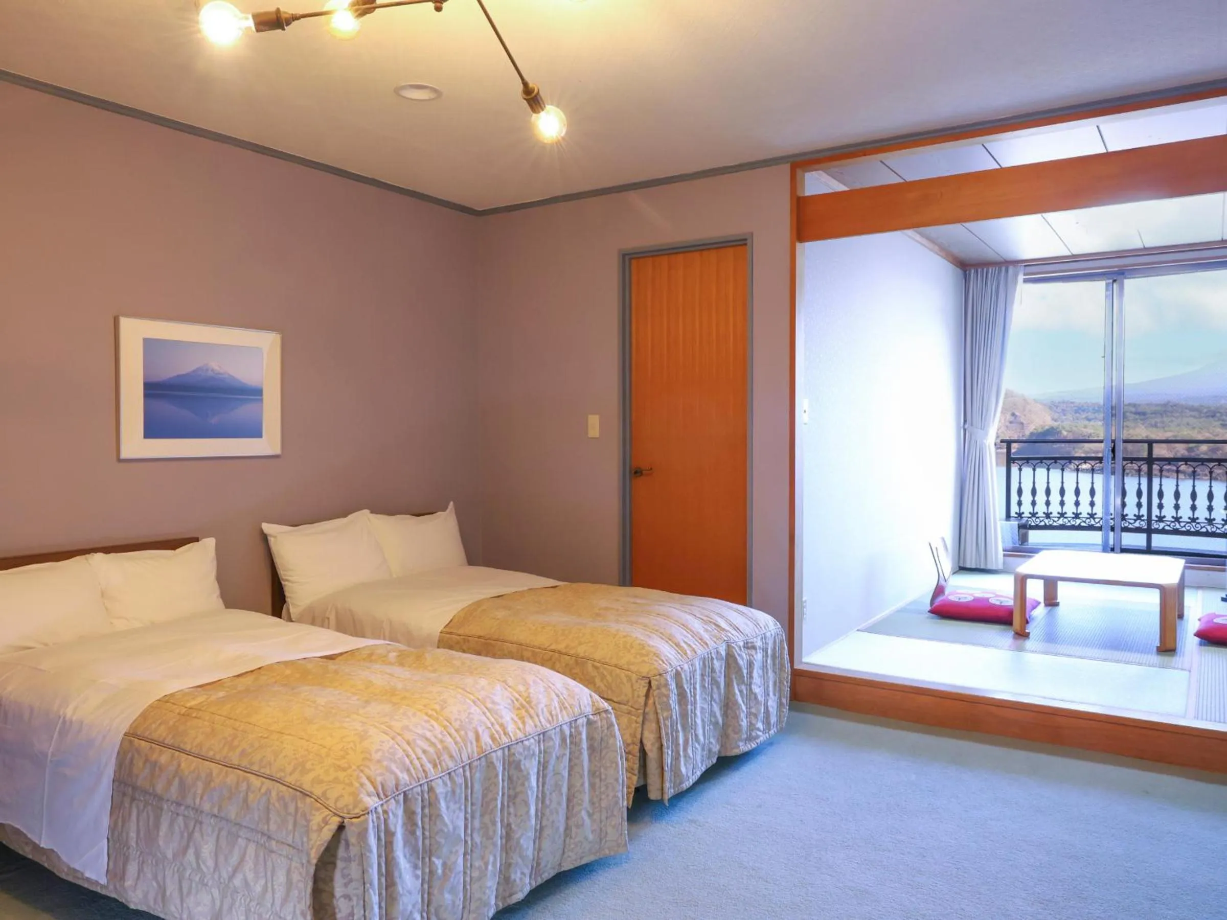Photo of the whole room, Bed in Shoji Mount Hotel