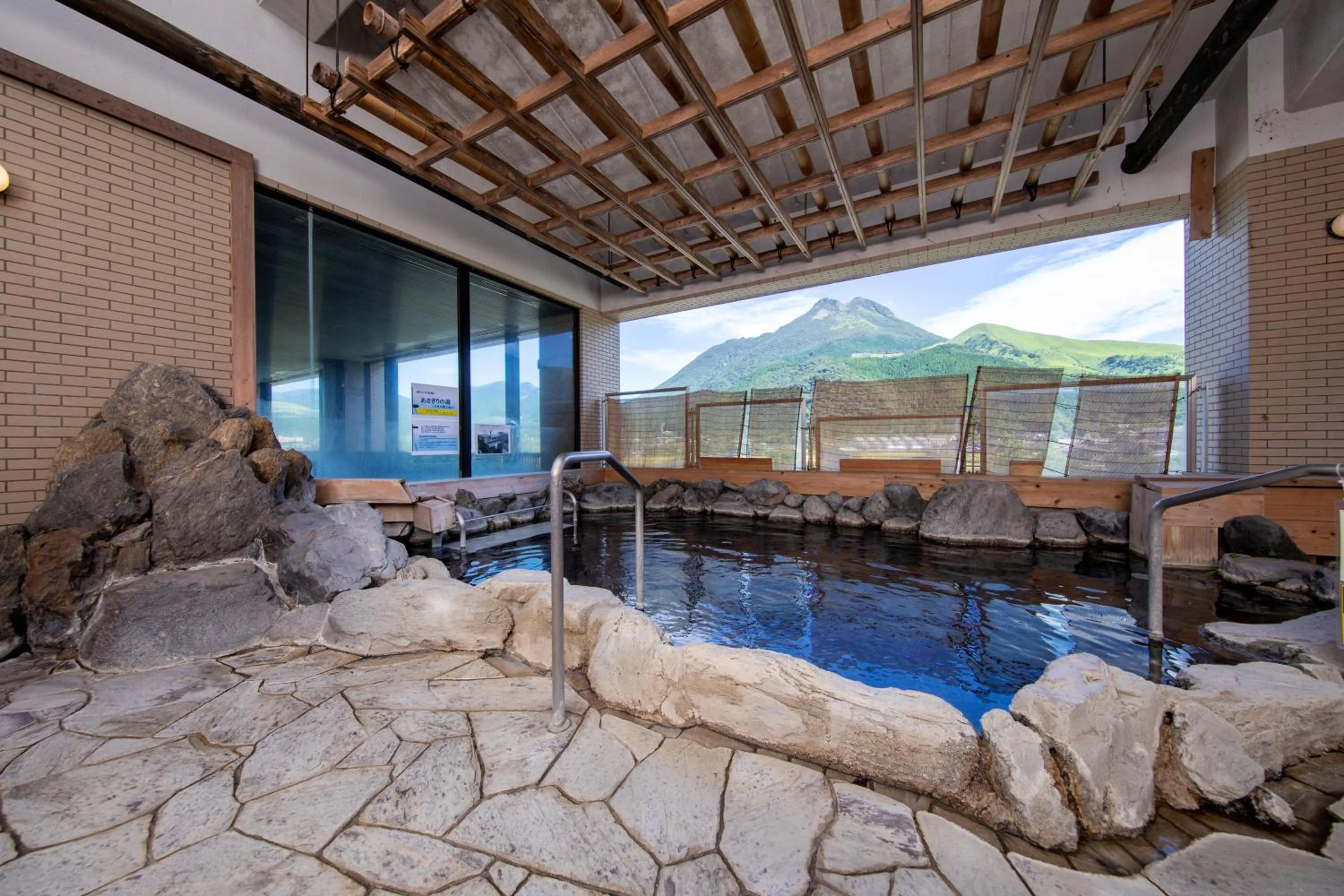 Hot Spring Bath in Yufuin Hotel Shuhokan