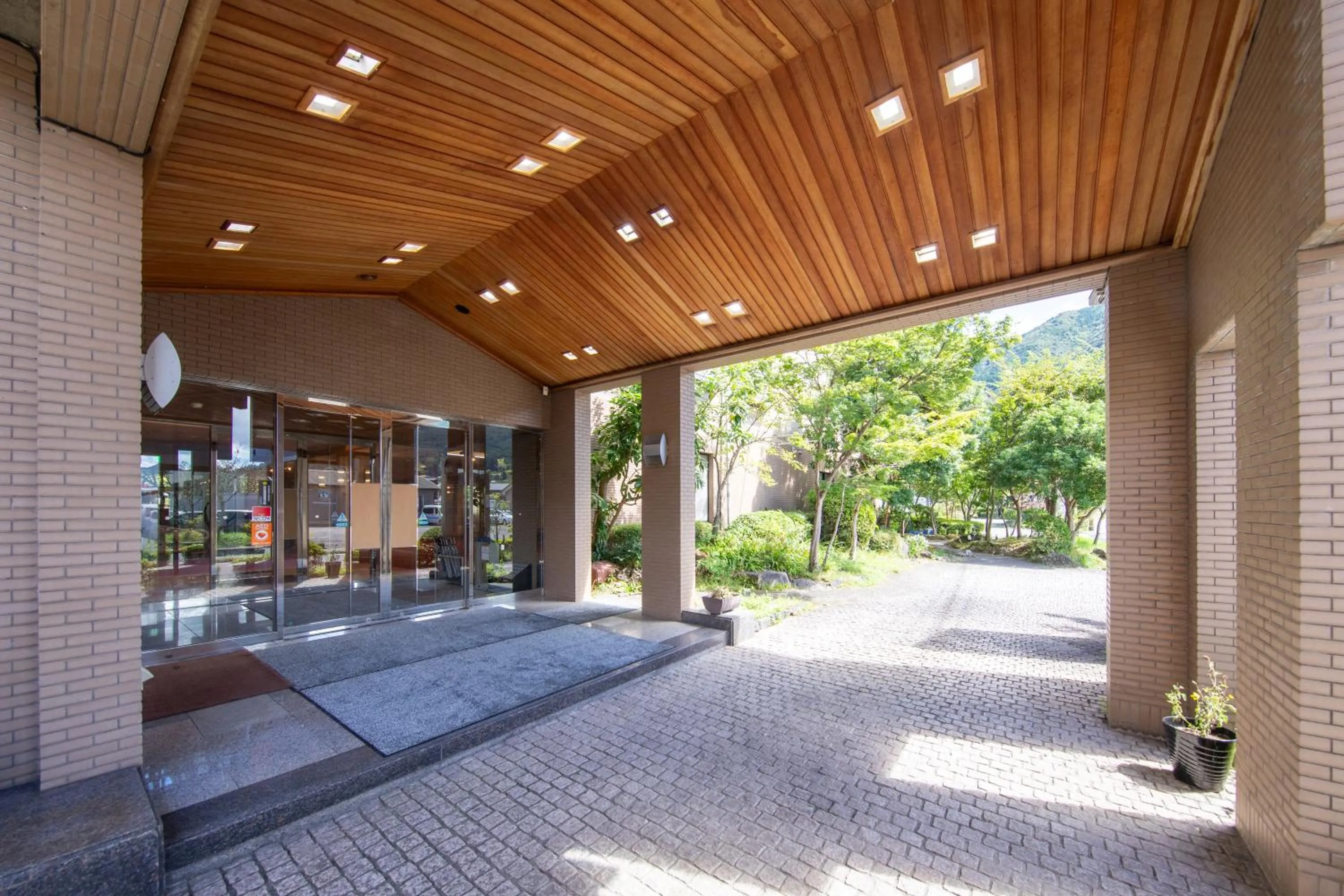 Facade/entrance in Yufuin Hotel Shuhokan