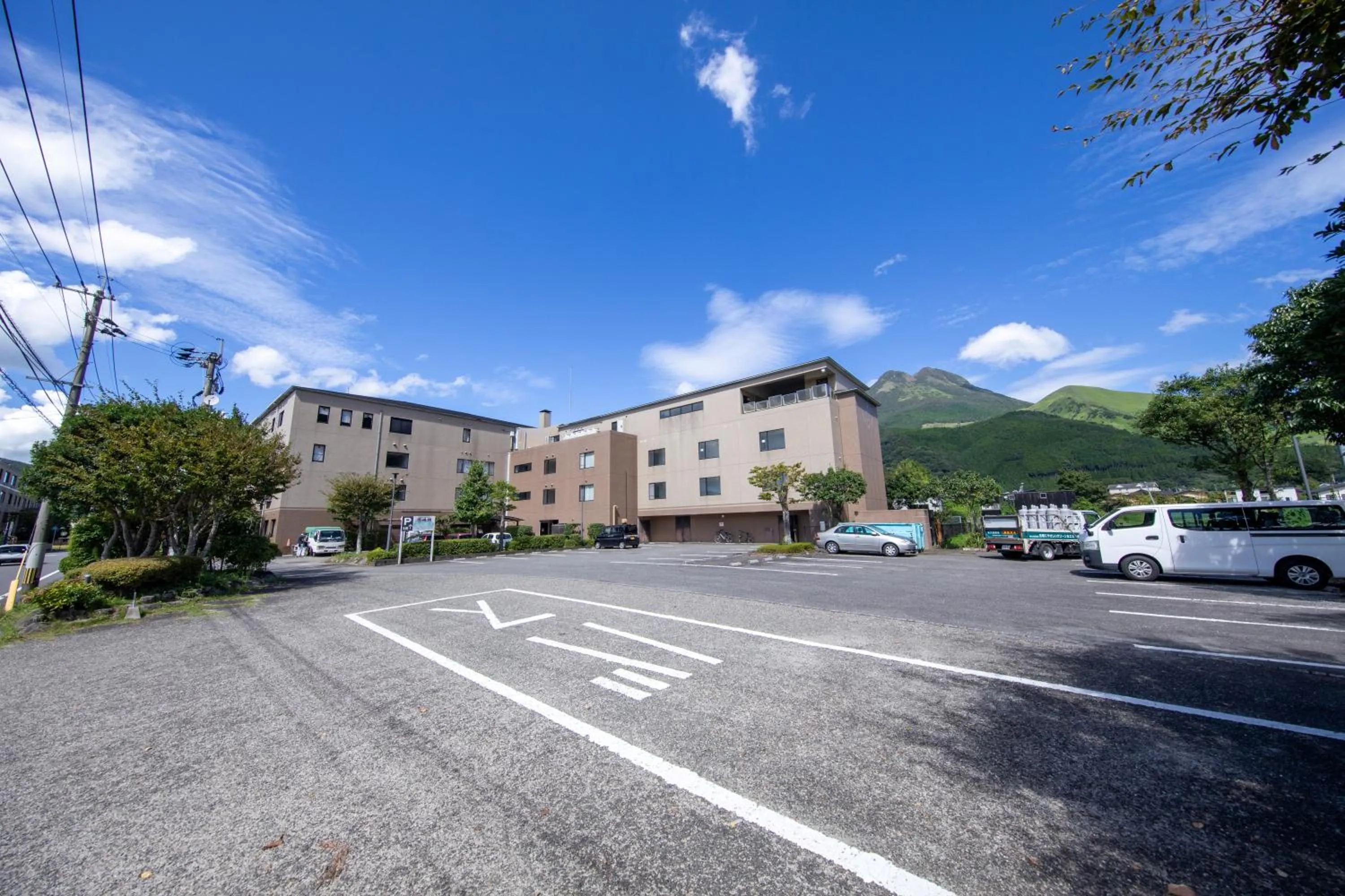 Parking in Yufuin Hotel Shuhokan