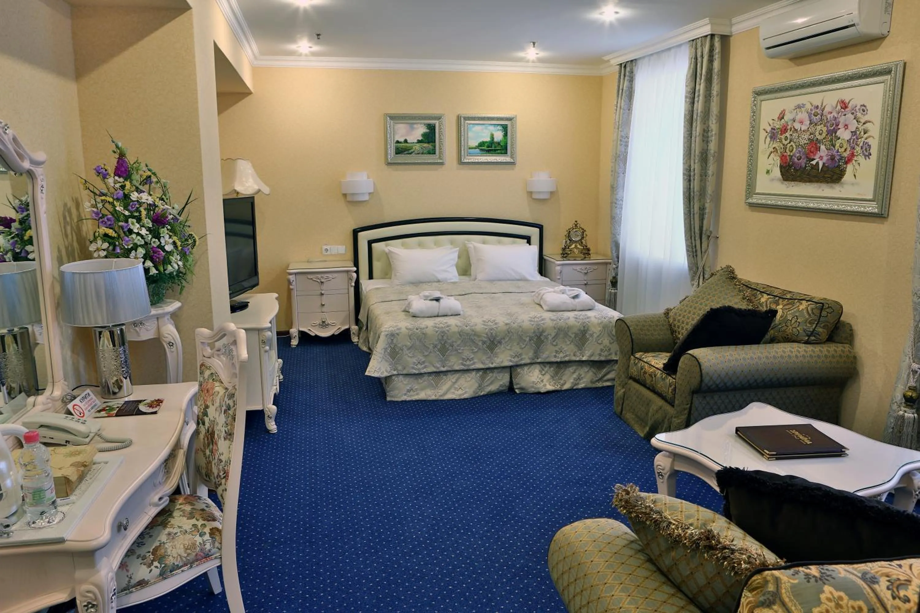 Bed in Hotel Ukraine Rivne