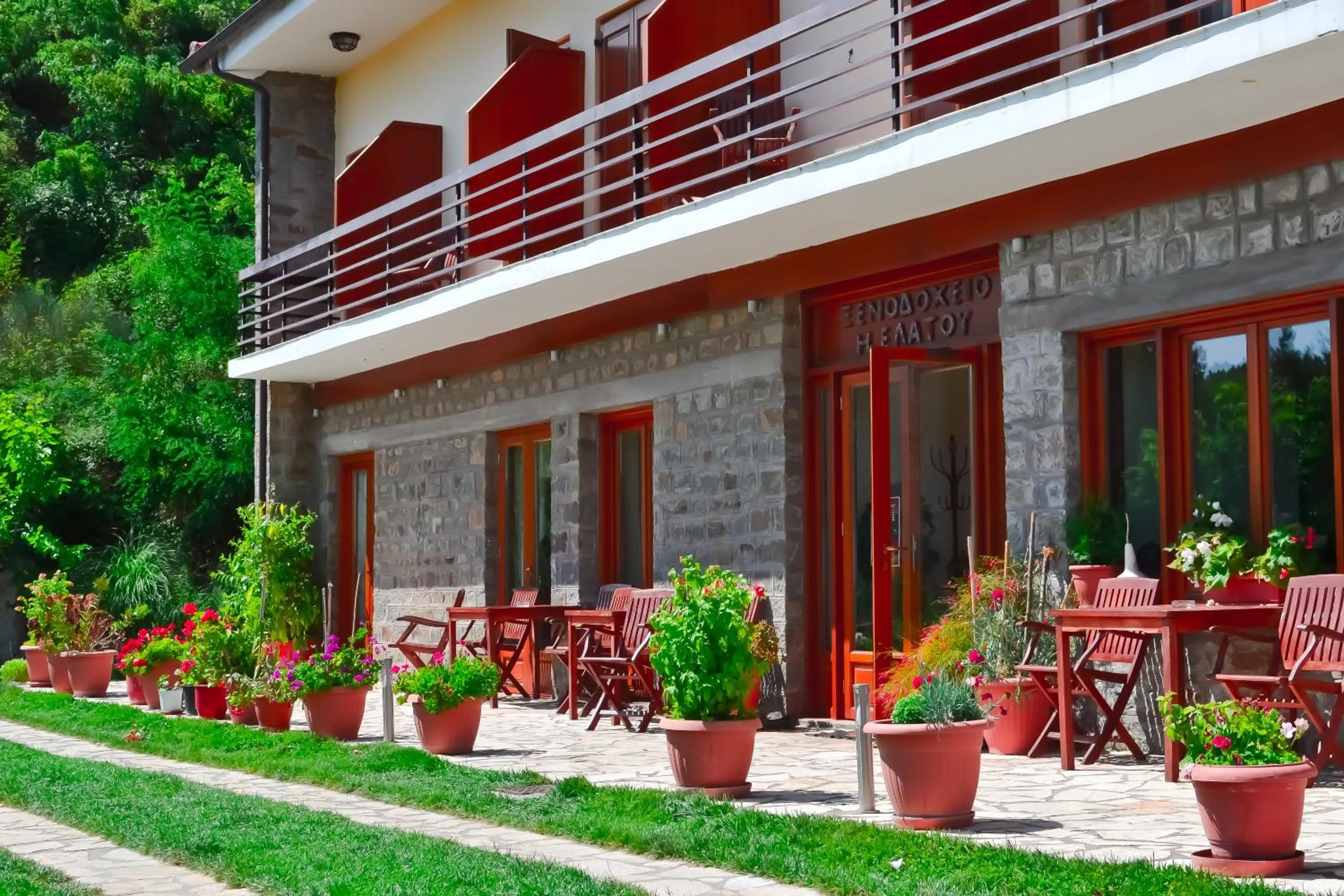 Facade/entrance in Elatou
