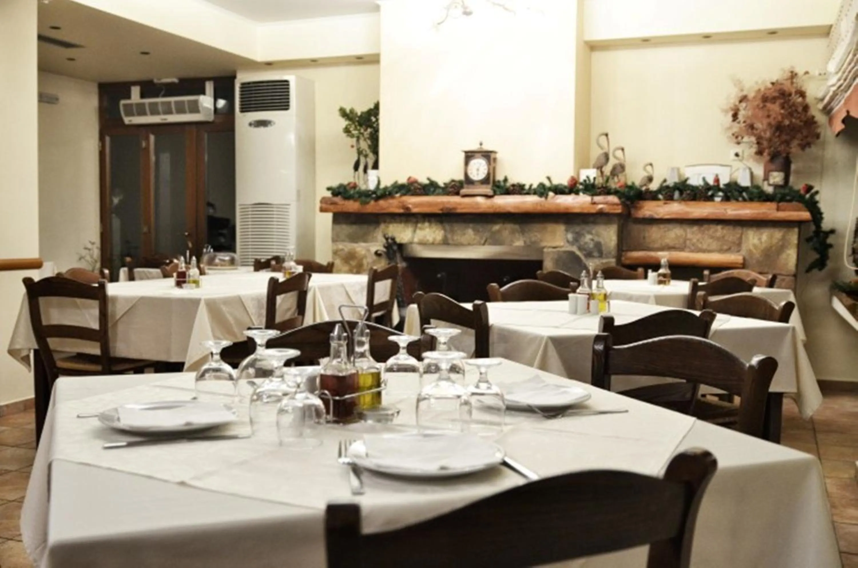 Restaurant/places to eat in Elatou