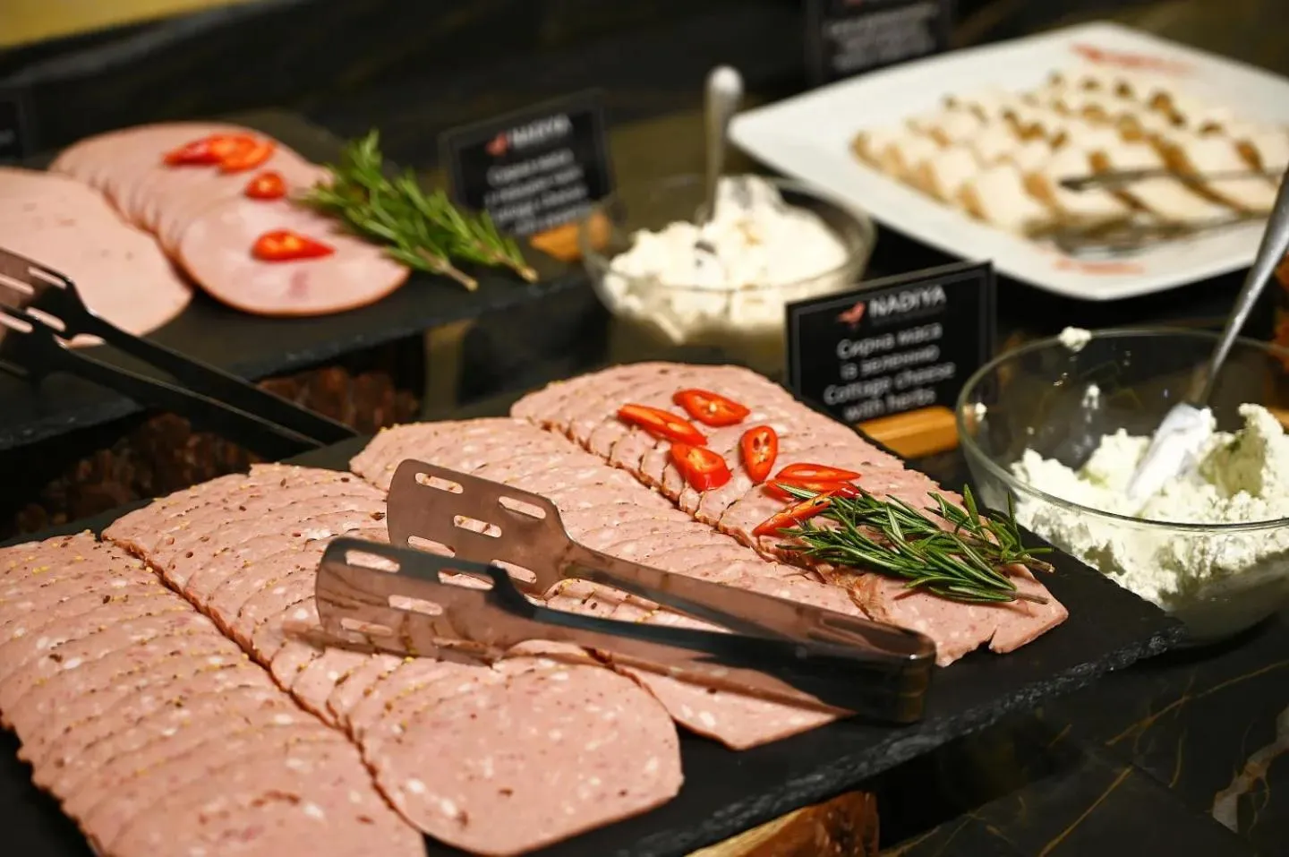 Restaurant/places to eat in Nadiya Hotel