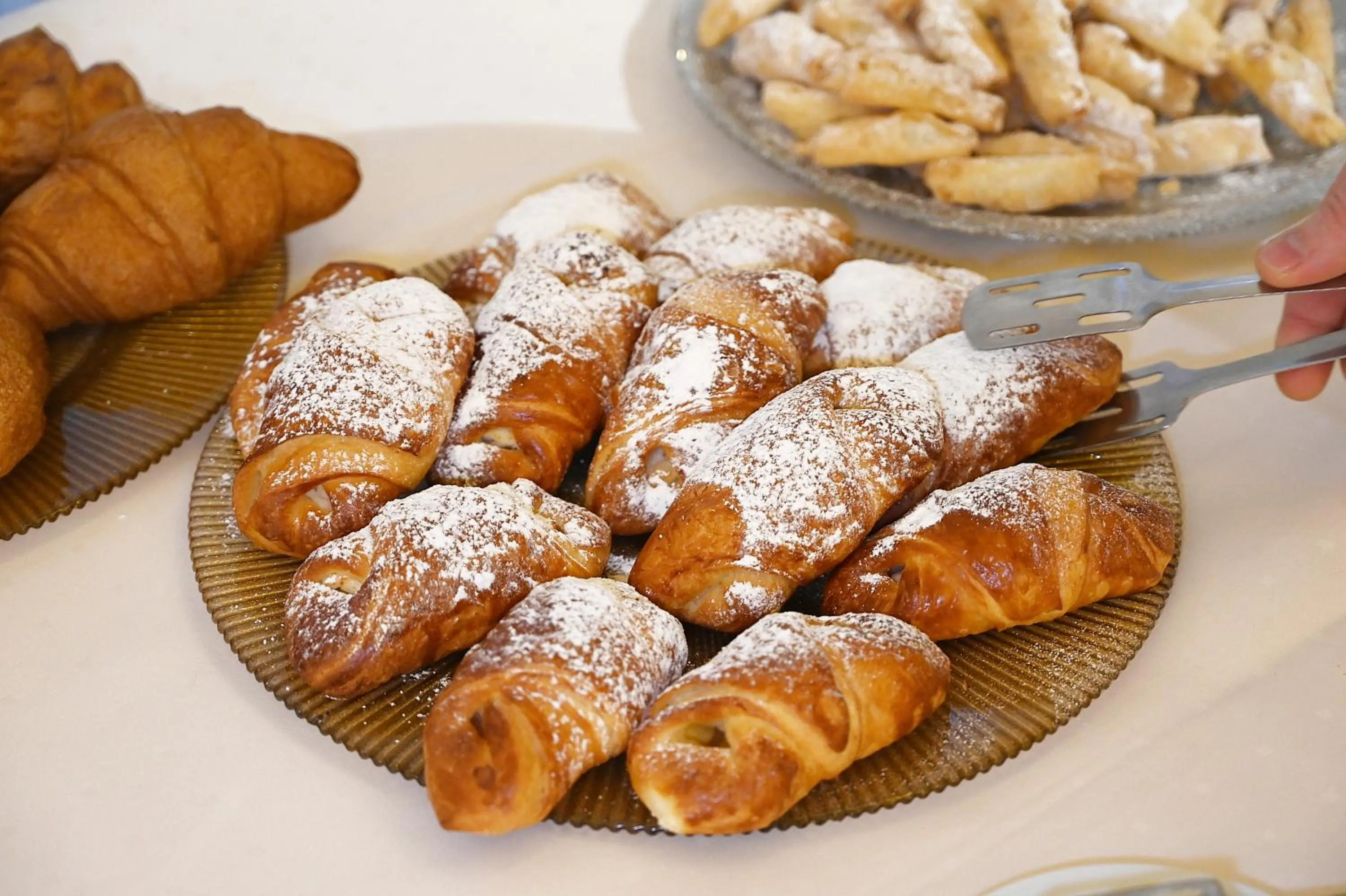 Restaurant/places to eat in Nadiya Hotel