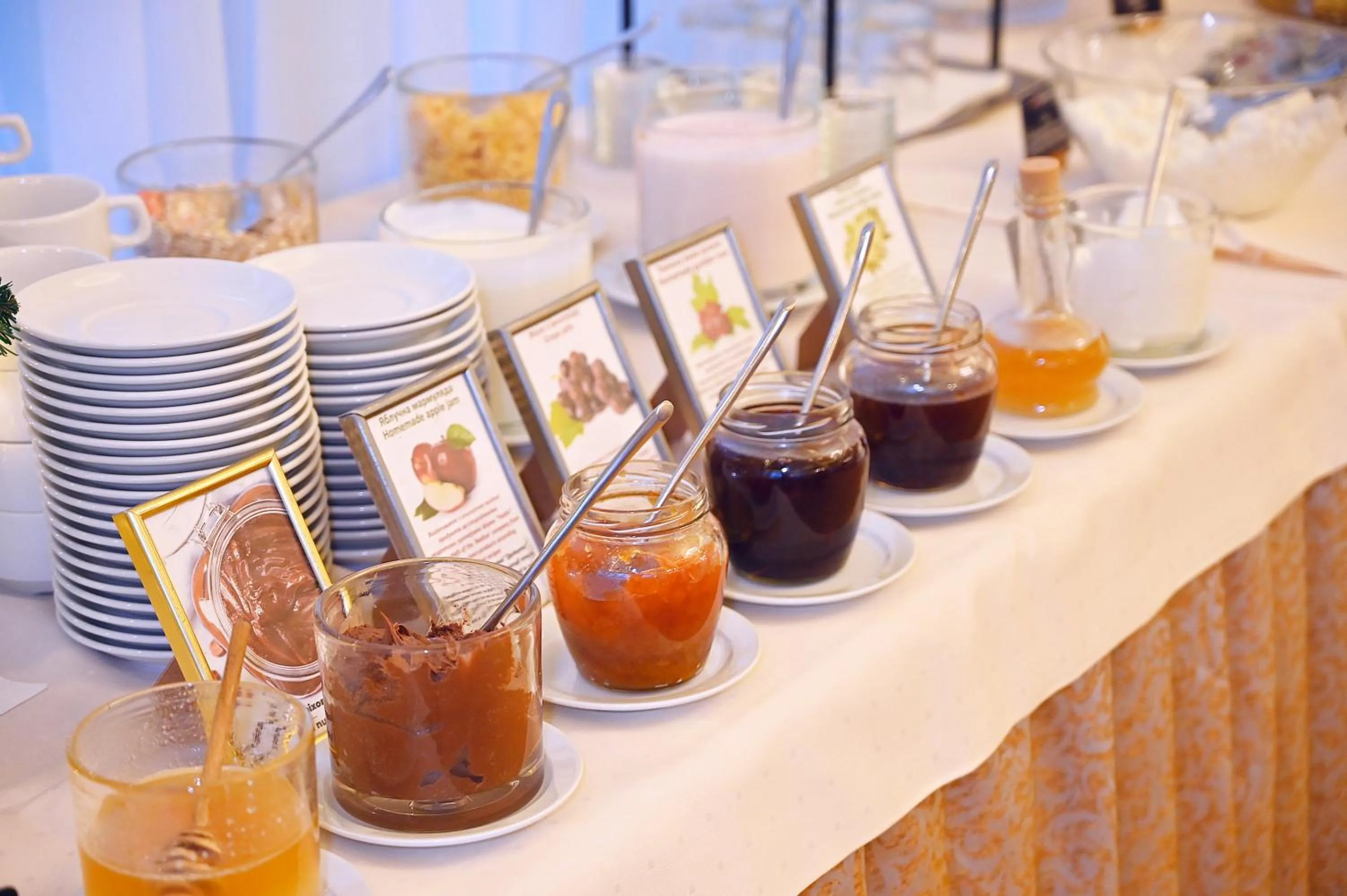 Restaurant/places to eat in Nadiya Hotel