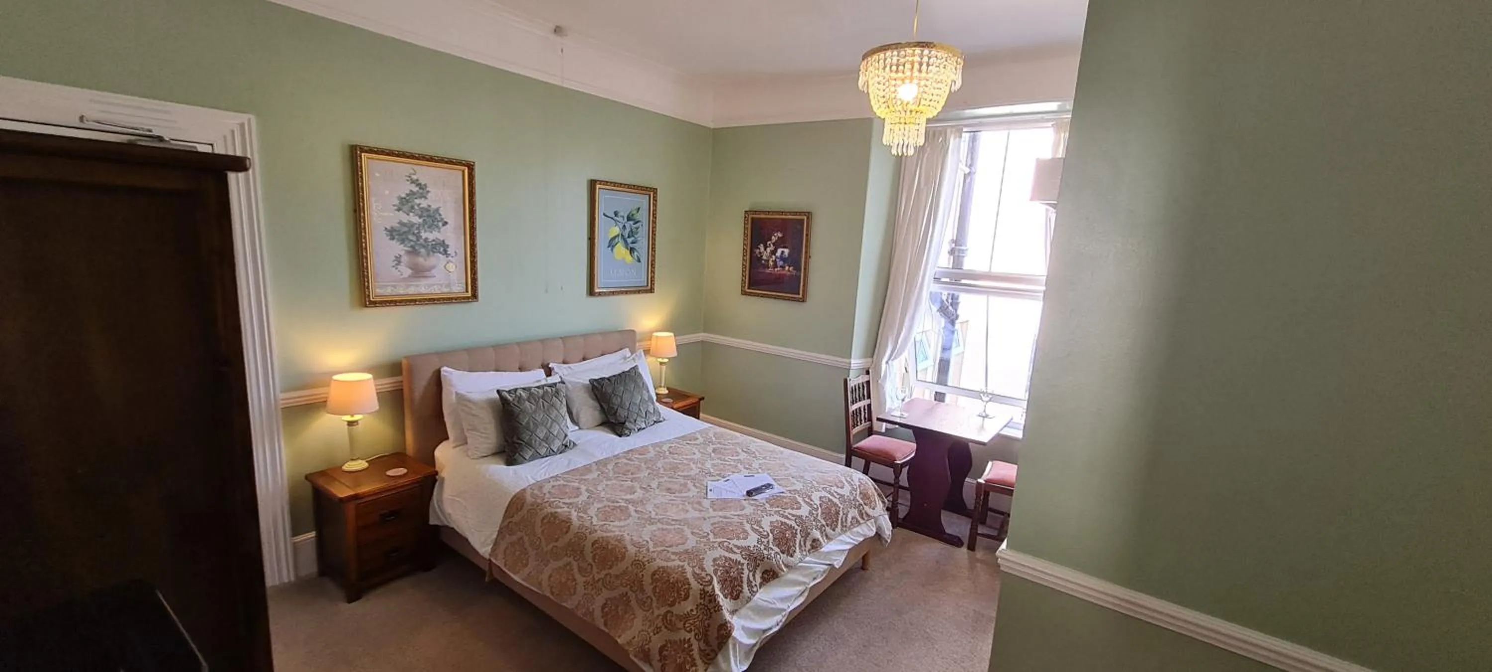 Bed in The Pendennis Guest House