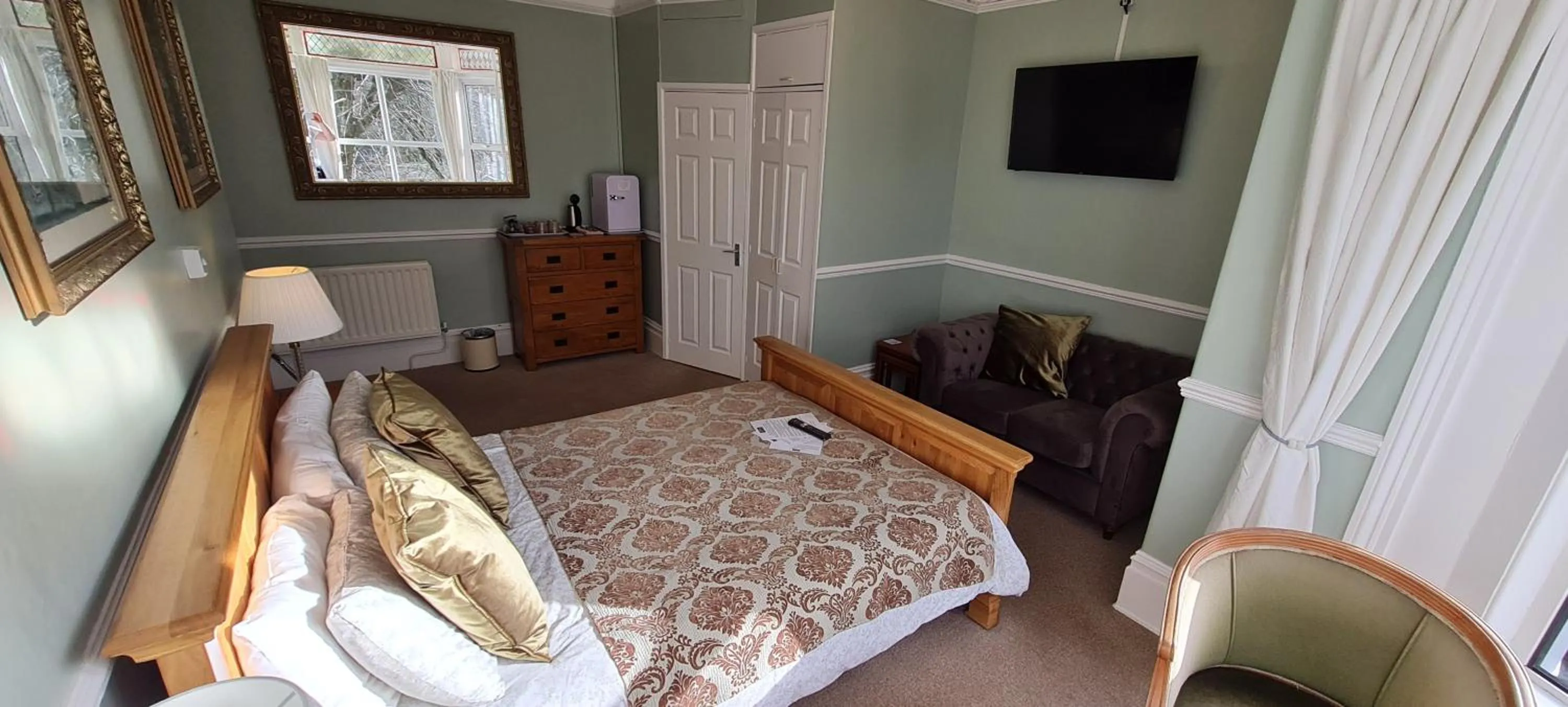 Bed in The Pendennis Guest House