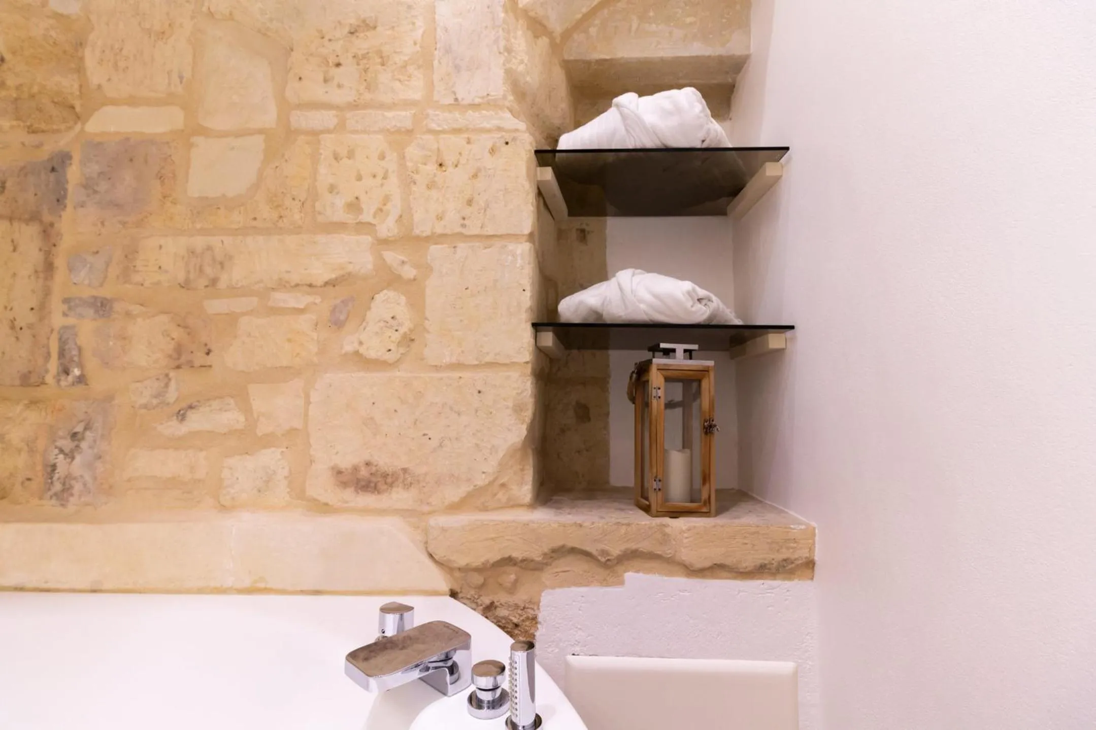 Hot Tub in Le Nicchie luxury rooms