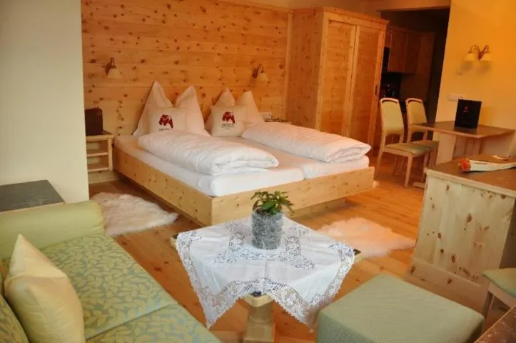 Photo of the whole room, Bed in Grizzly Sport & Motorrad Resort