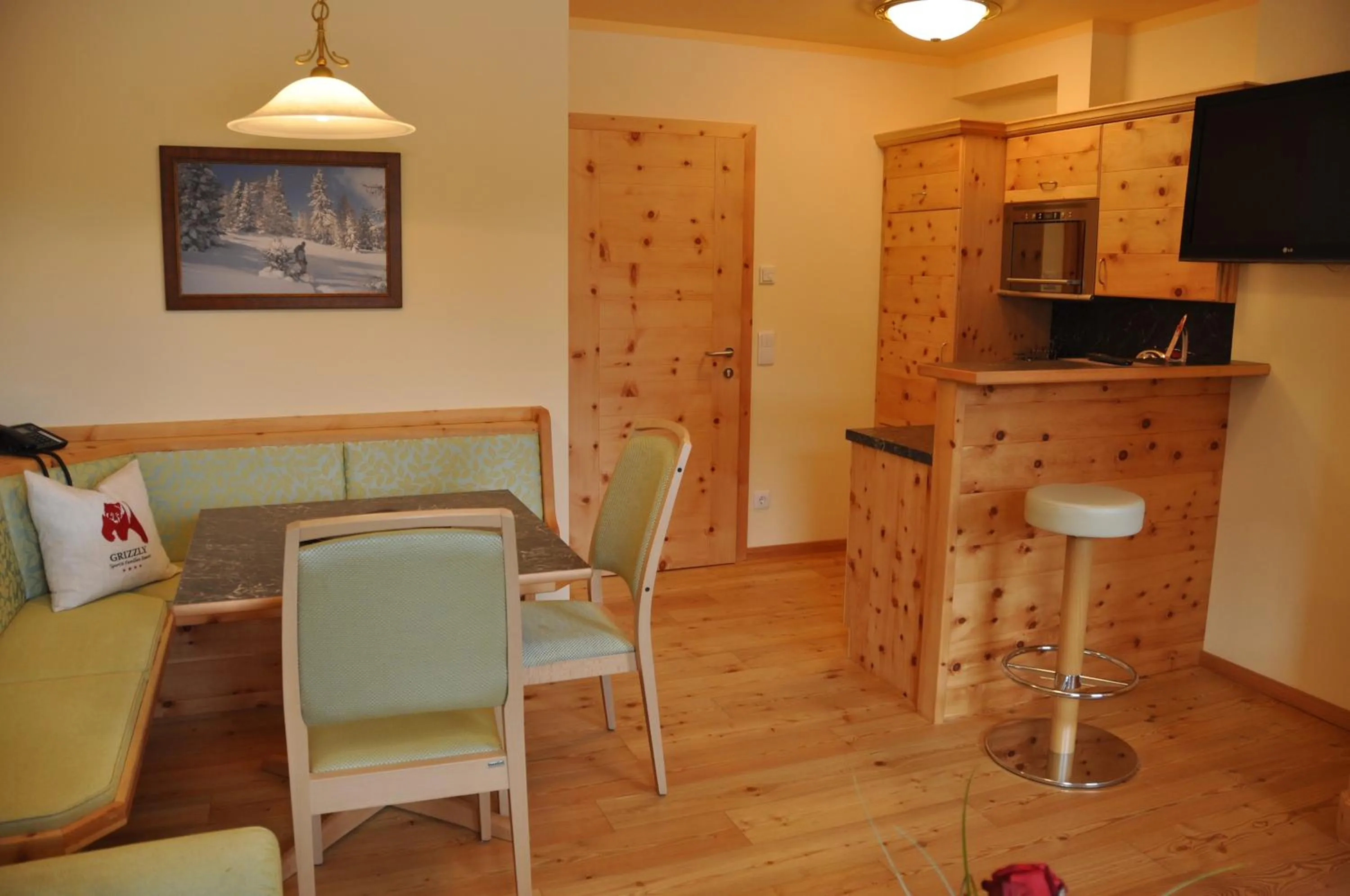 Kitchen or kitchenette in Grizzly Sport & Motorrad Resort