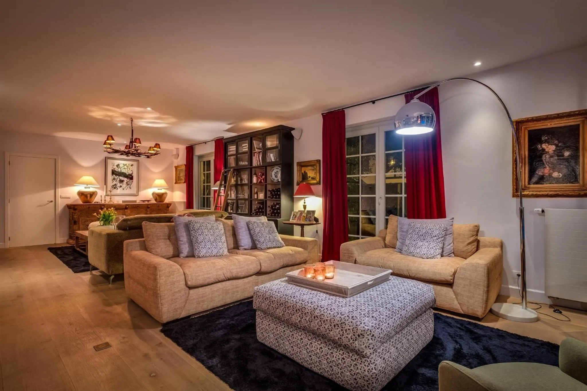 Communal lounge/ TV room in B&B Maison seki