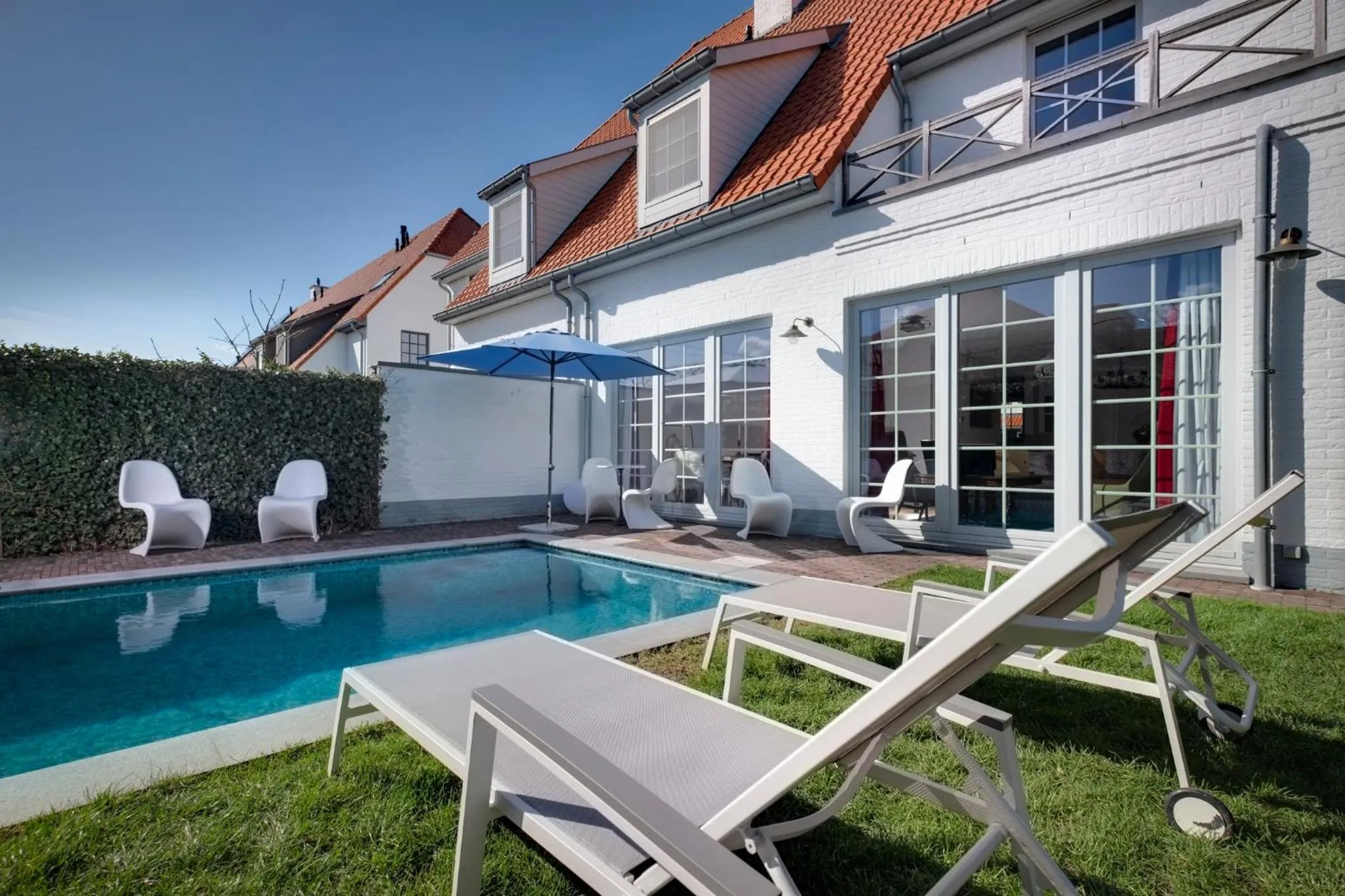 Swimming pool in B&B Maison seki