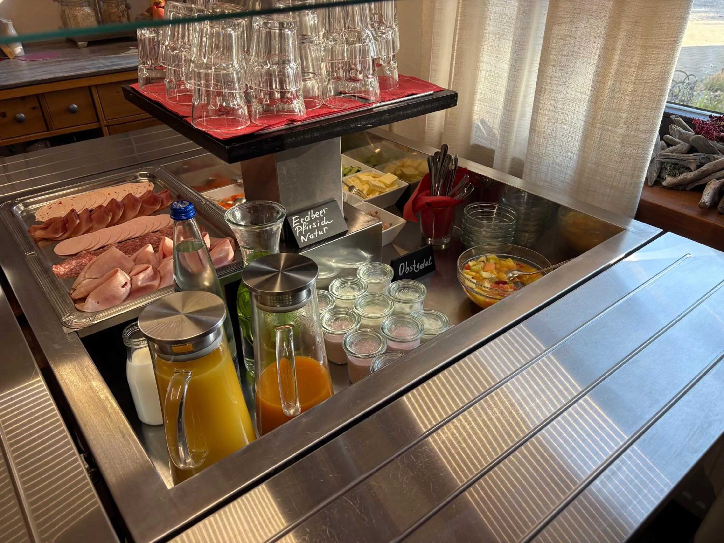 Breakfast in Alpinhotel INzeller