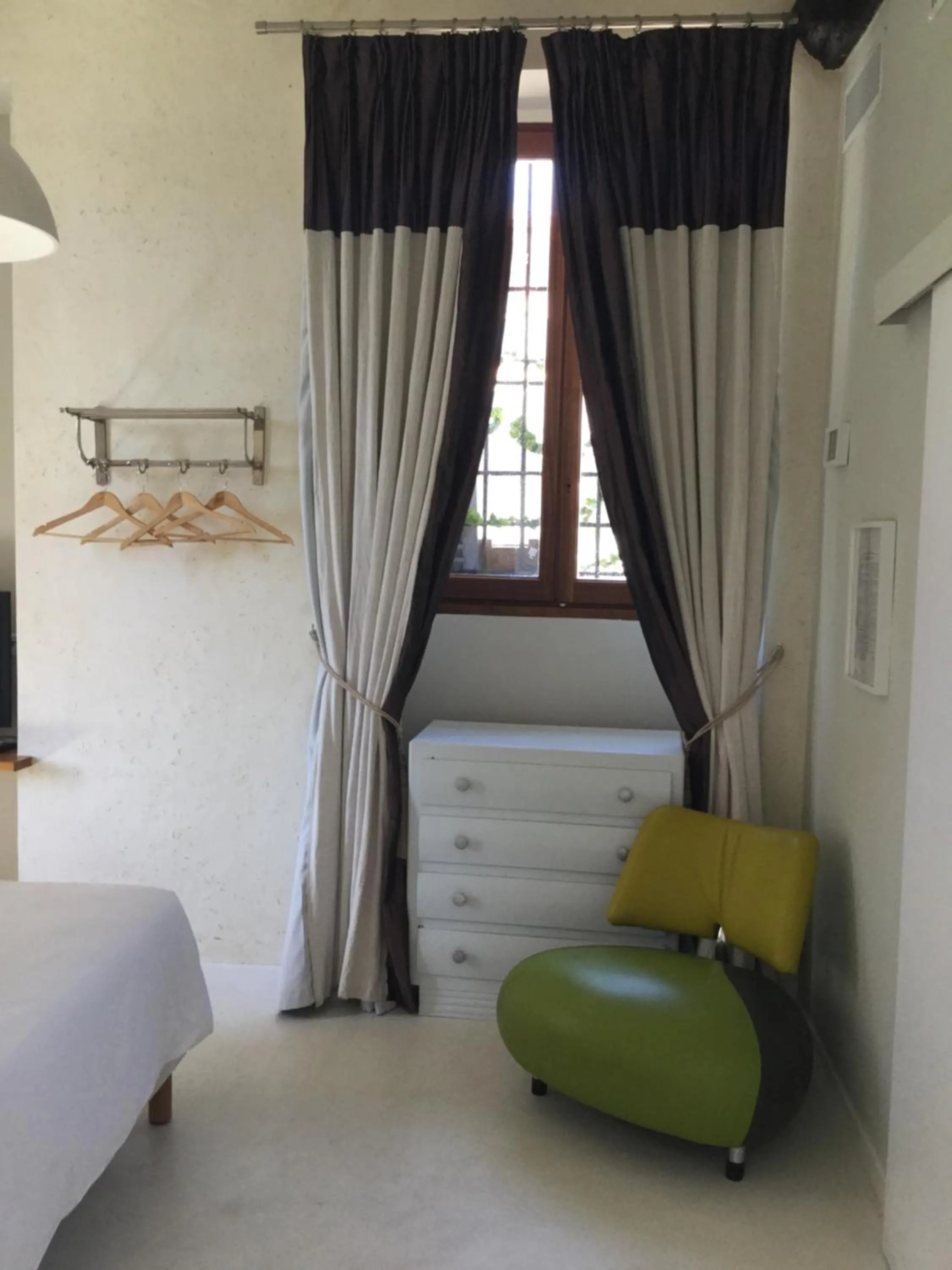 Photo of the whole room in Room with a vue