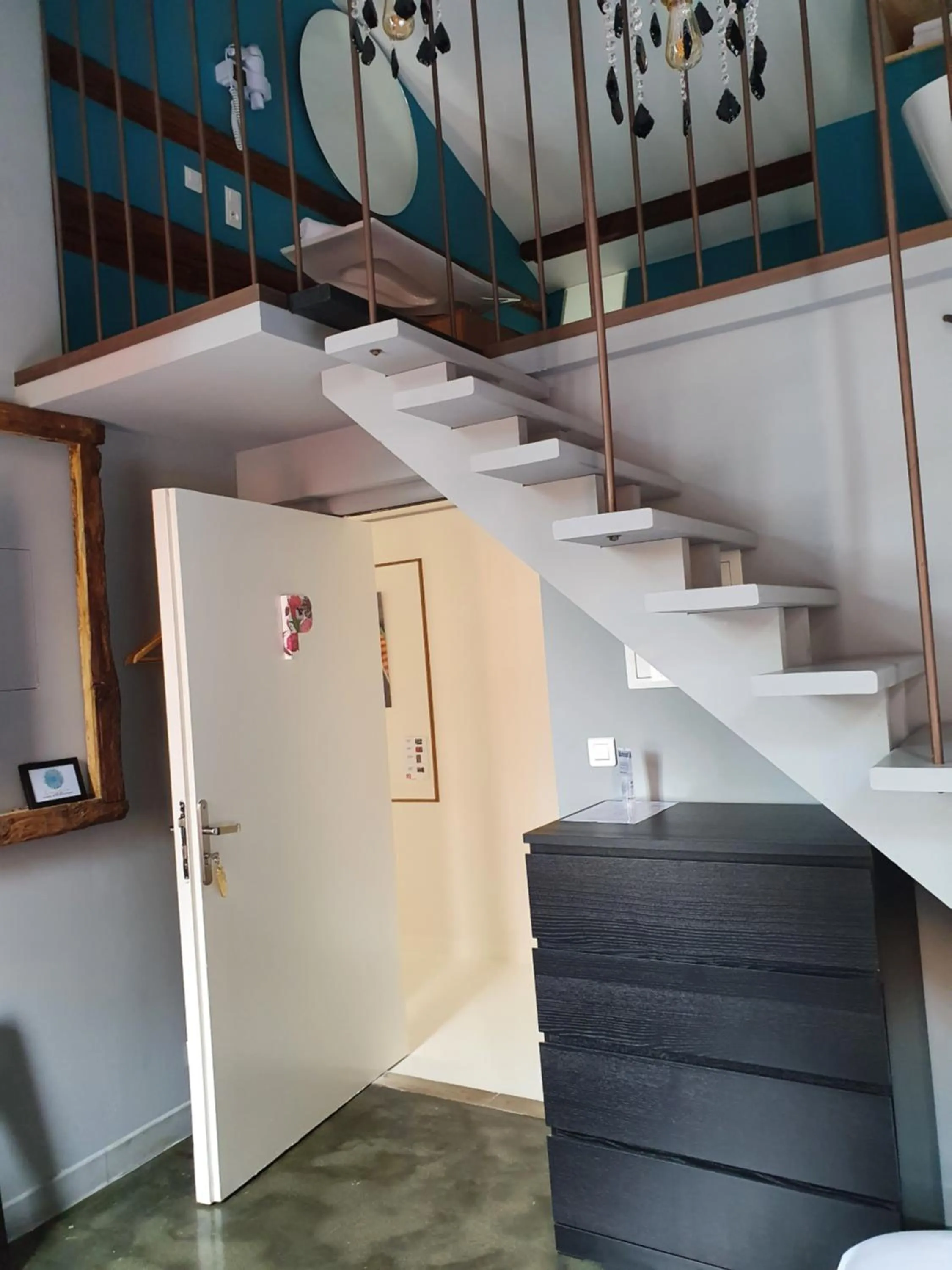 Photo of the whole room in Room with a vue