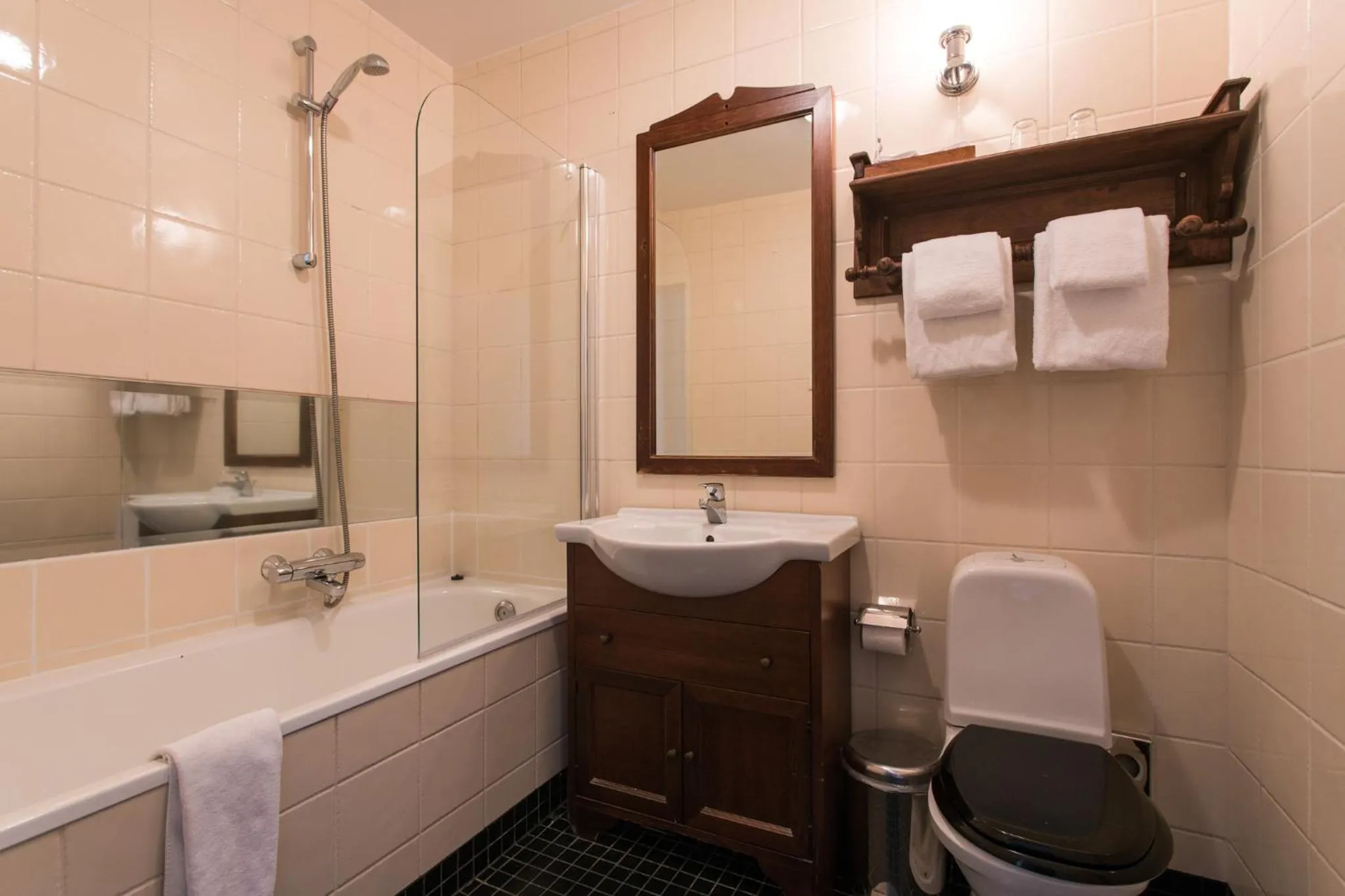 Bathroom in Hotel Búdir