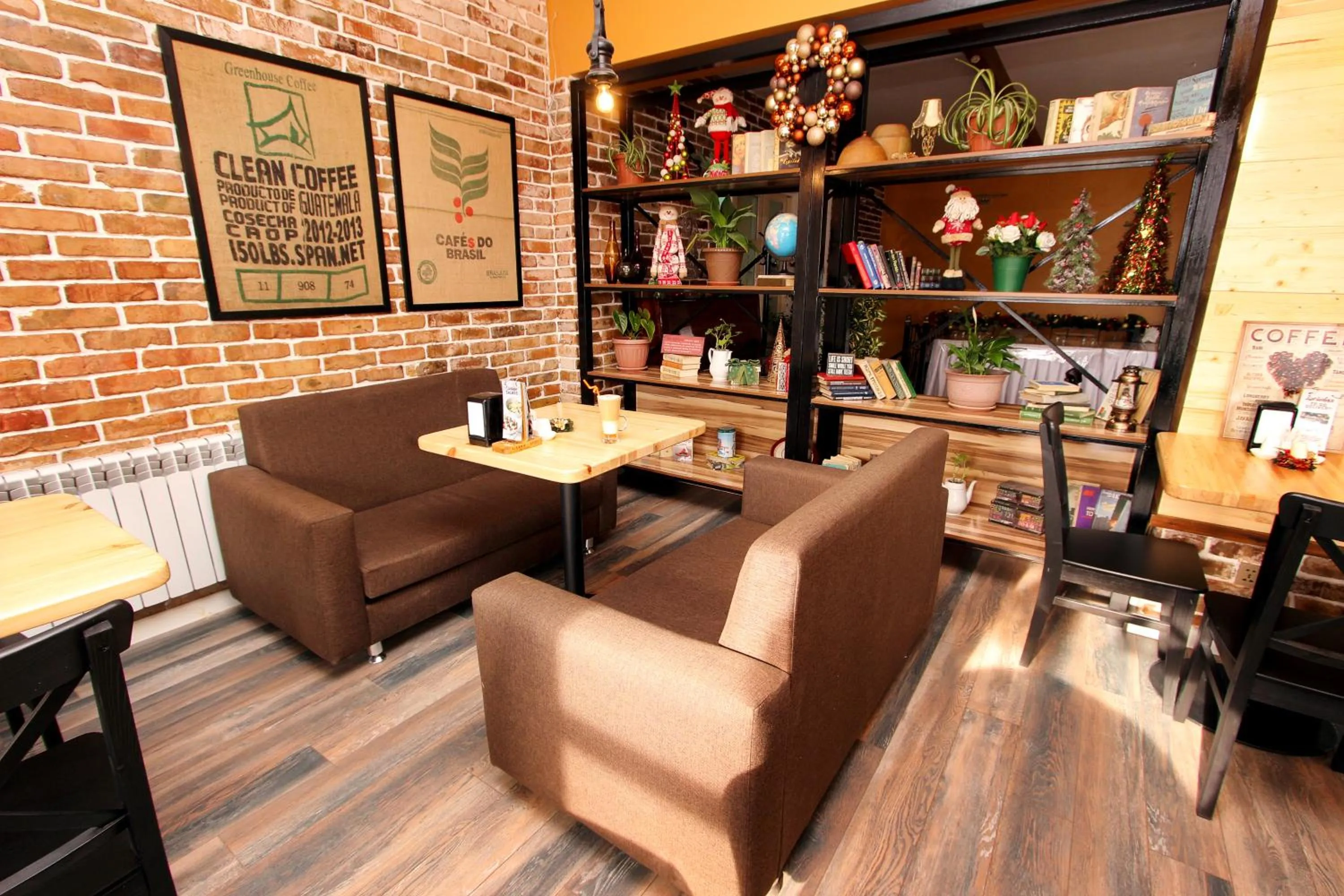 Restaurant/places to eat in Madanur Hotel